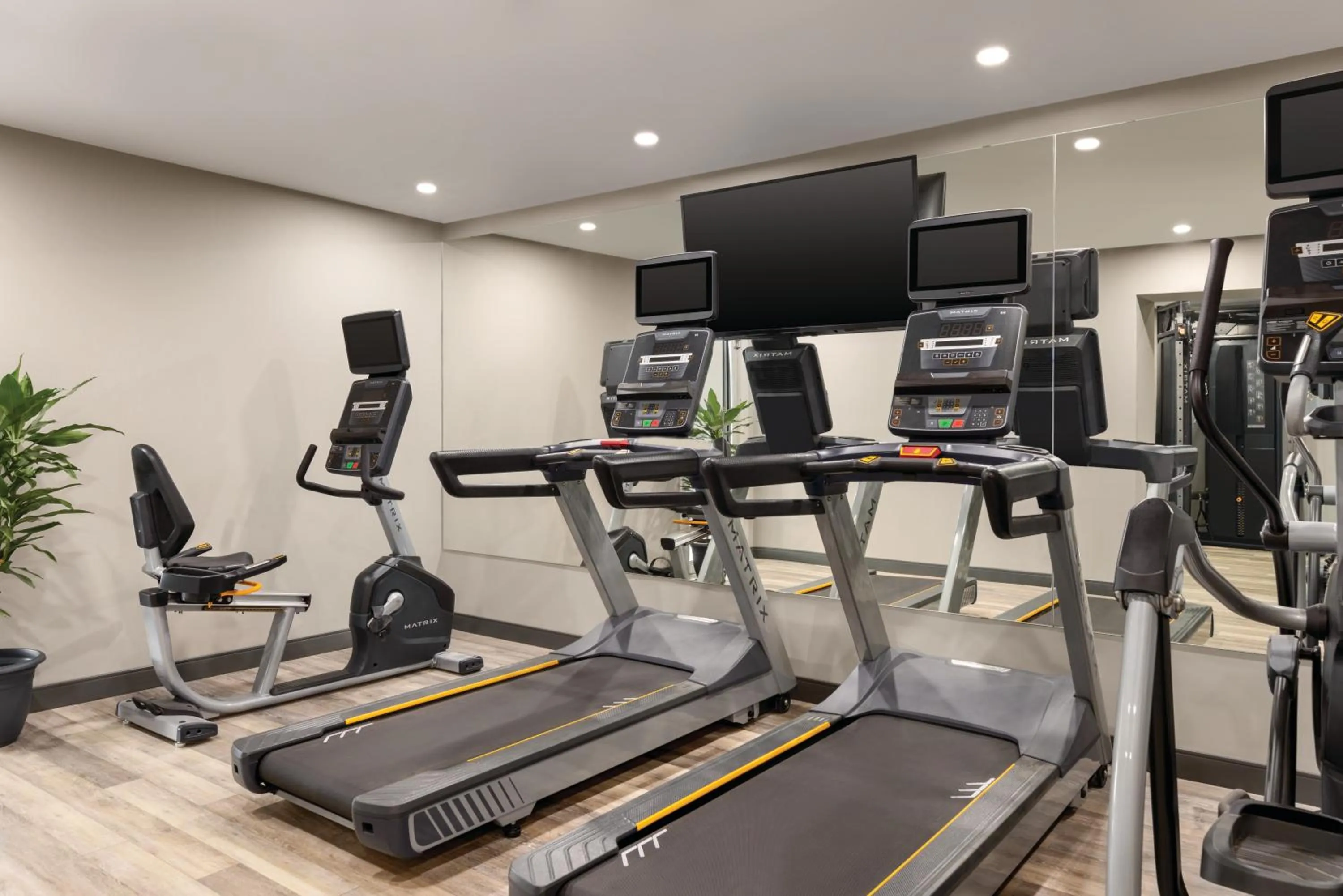 TV and multimedia in Crowne Plaza Saint John Harbour View by IHG