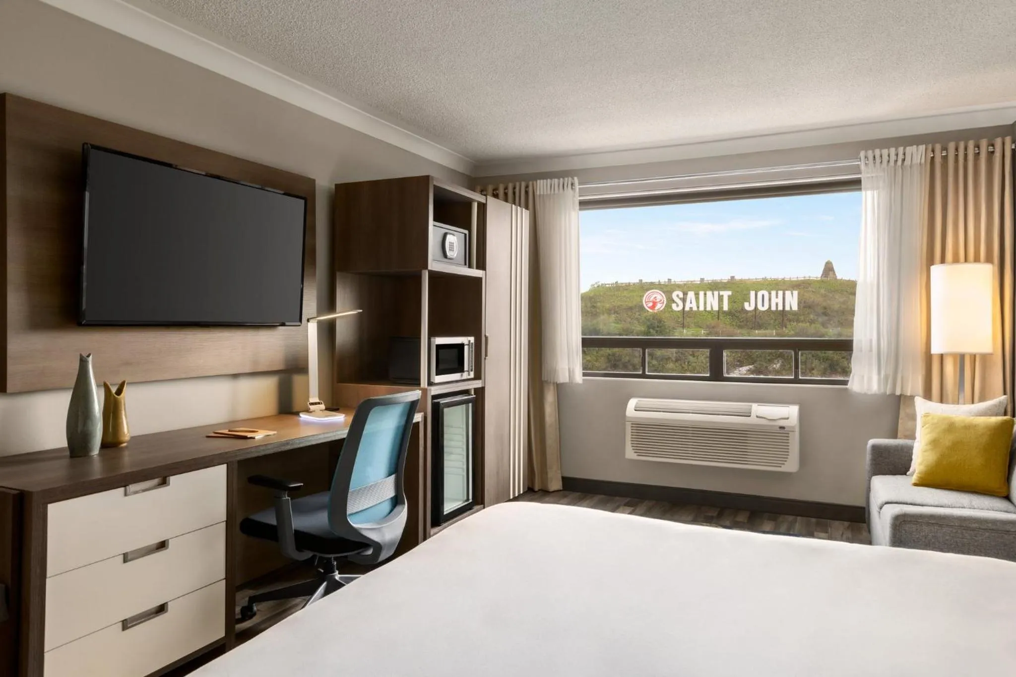 Photo of the whole room, Bed in Crowne Plaza Saint John Harbour View by IHG