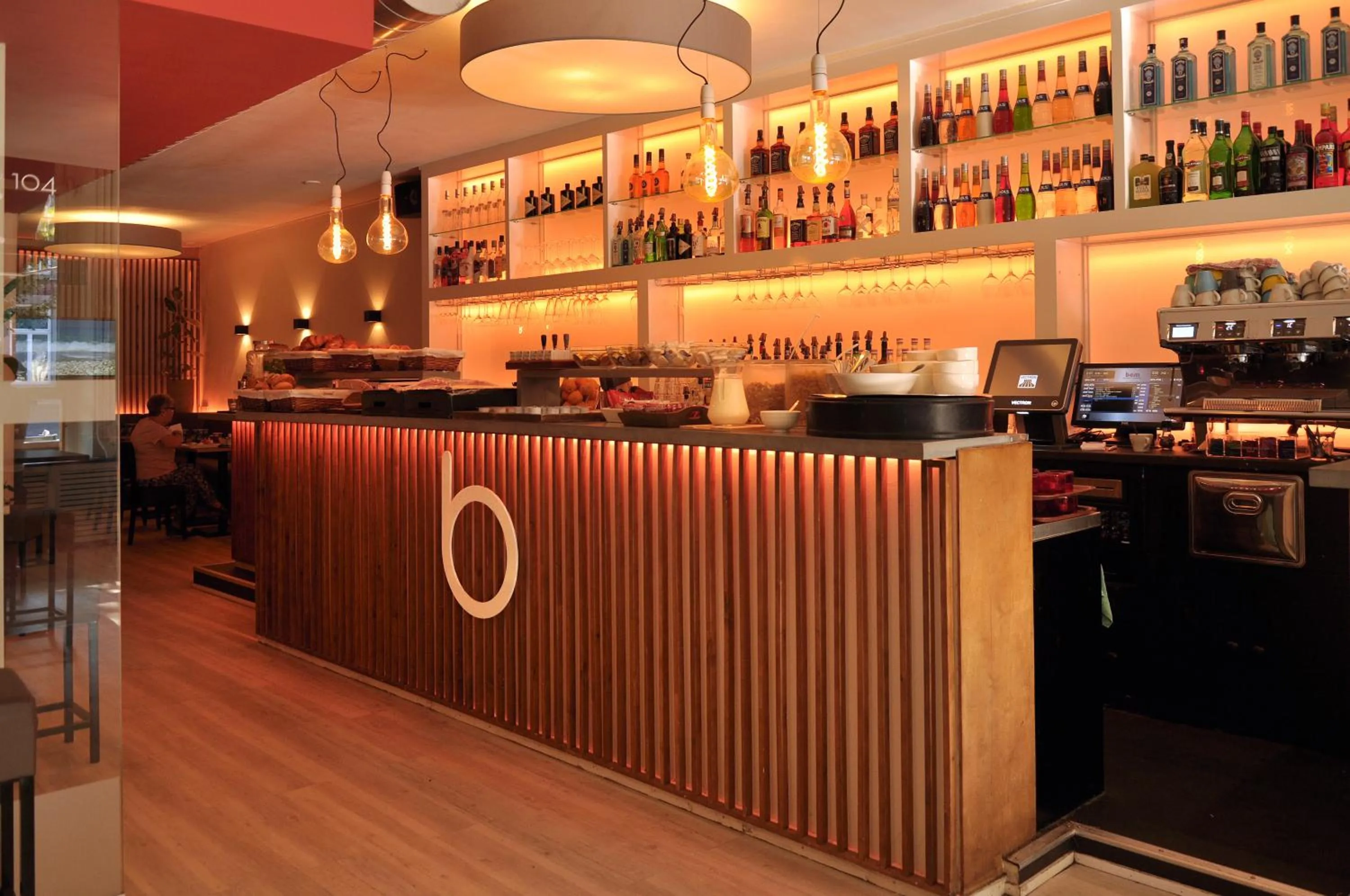 Restaurant/places to eat in Hotel Beez