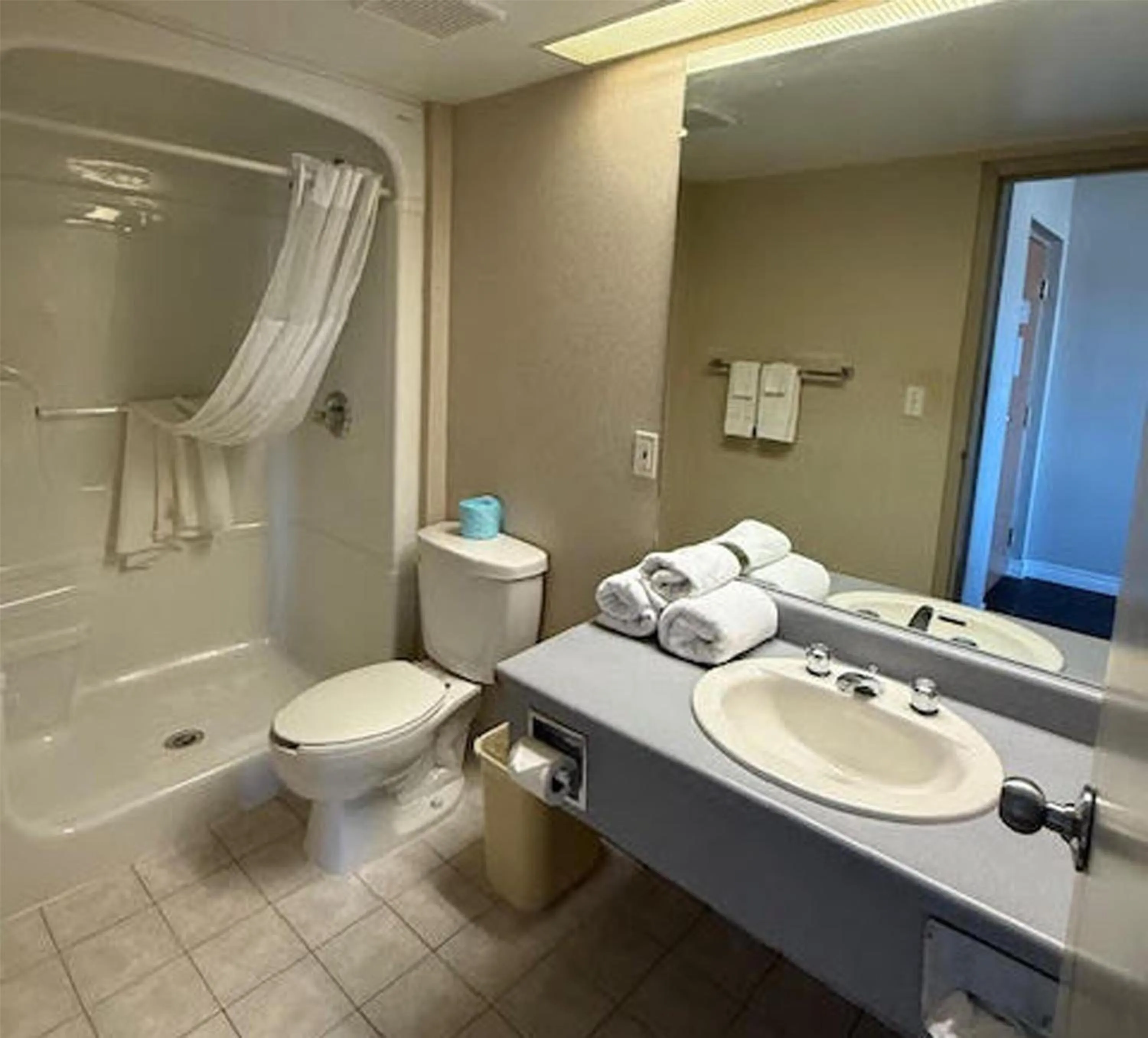 Bathroom in SureStay by Best Western Brockville