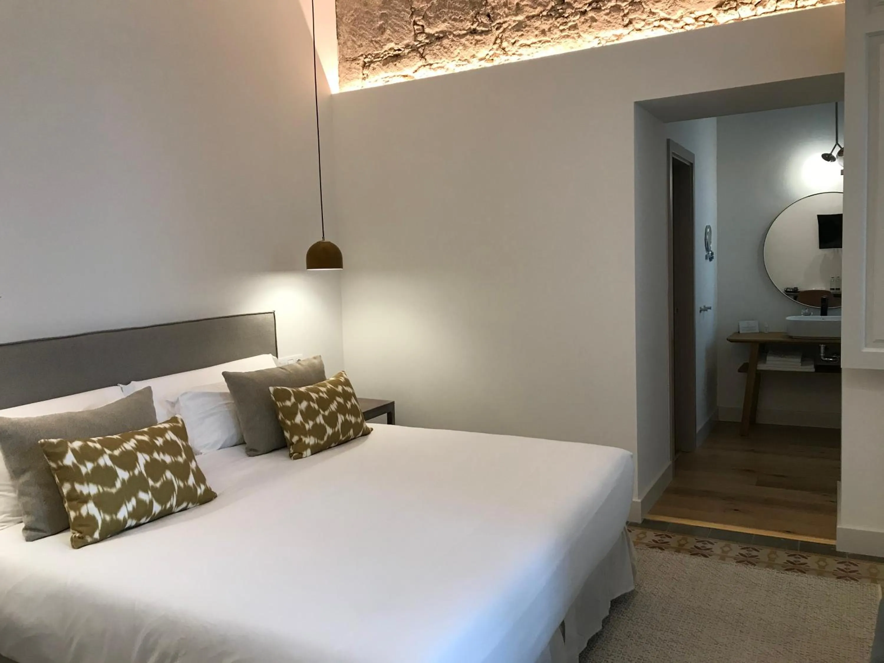 Bed in VEINTIUNO Emblematic Hotels - Adults Only