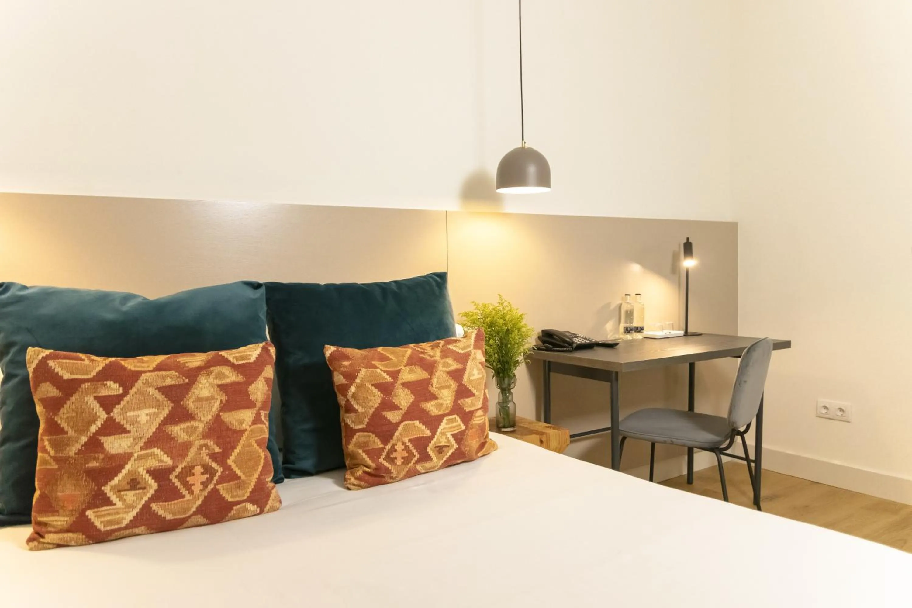 Shower, Bed in VEINTIUNO Emblematic Hotels - Adults Only