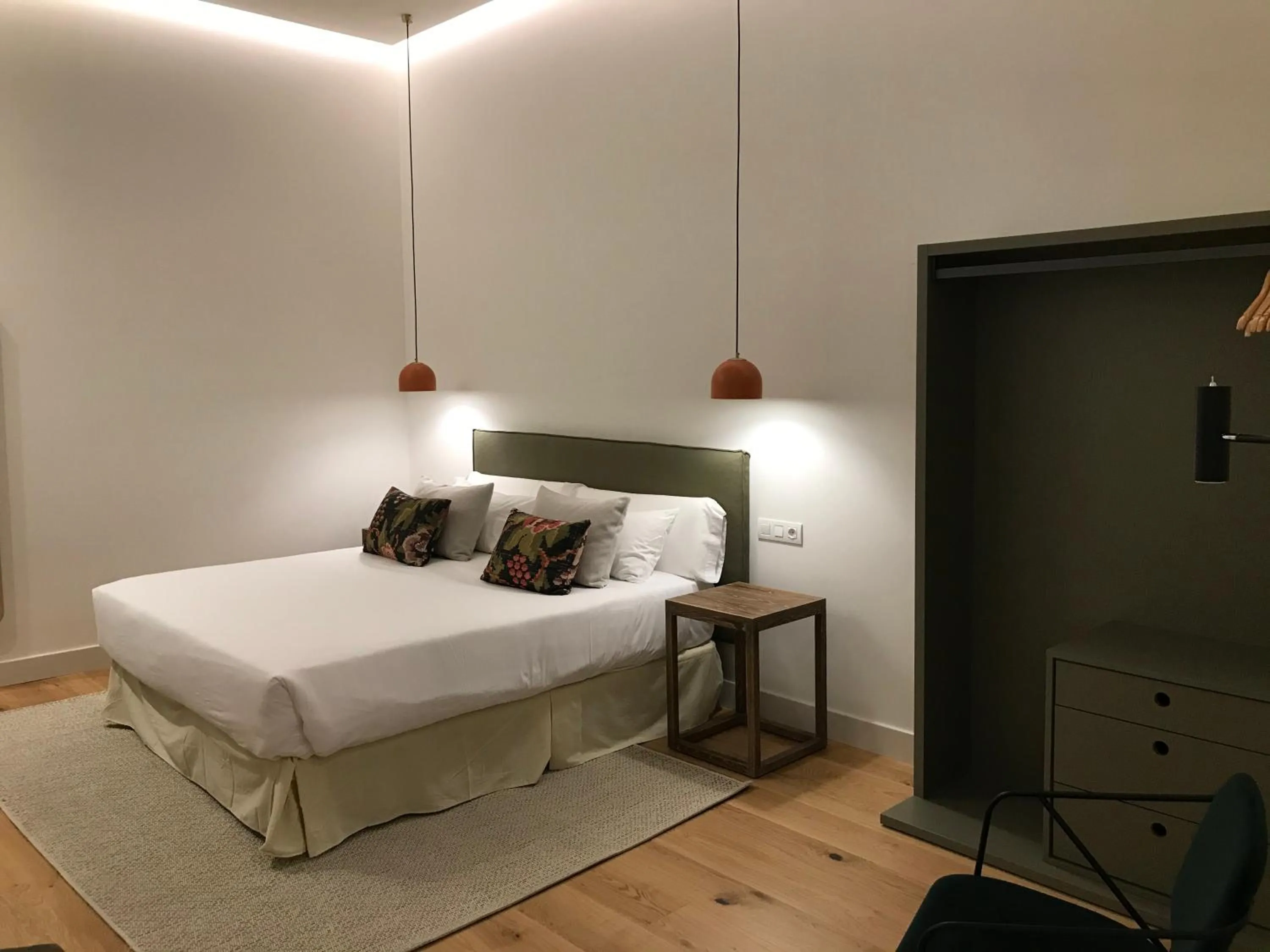 Photo of the whole room, Bed in VEINTIUNO Emblematic Hotels - Adults Only