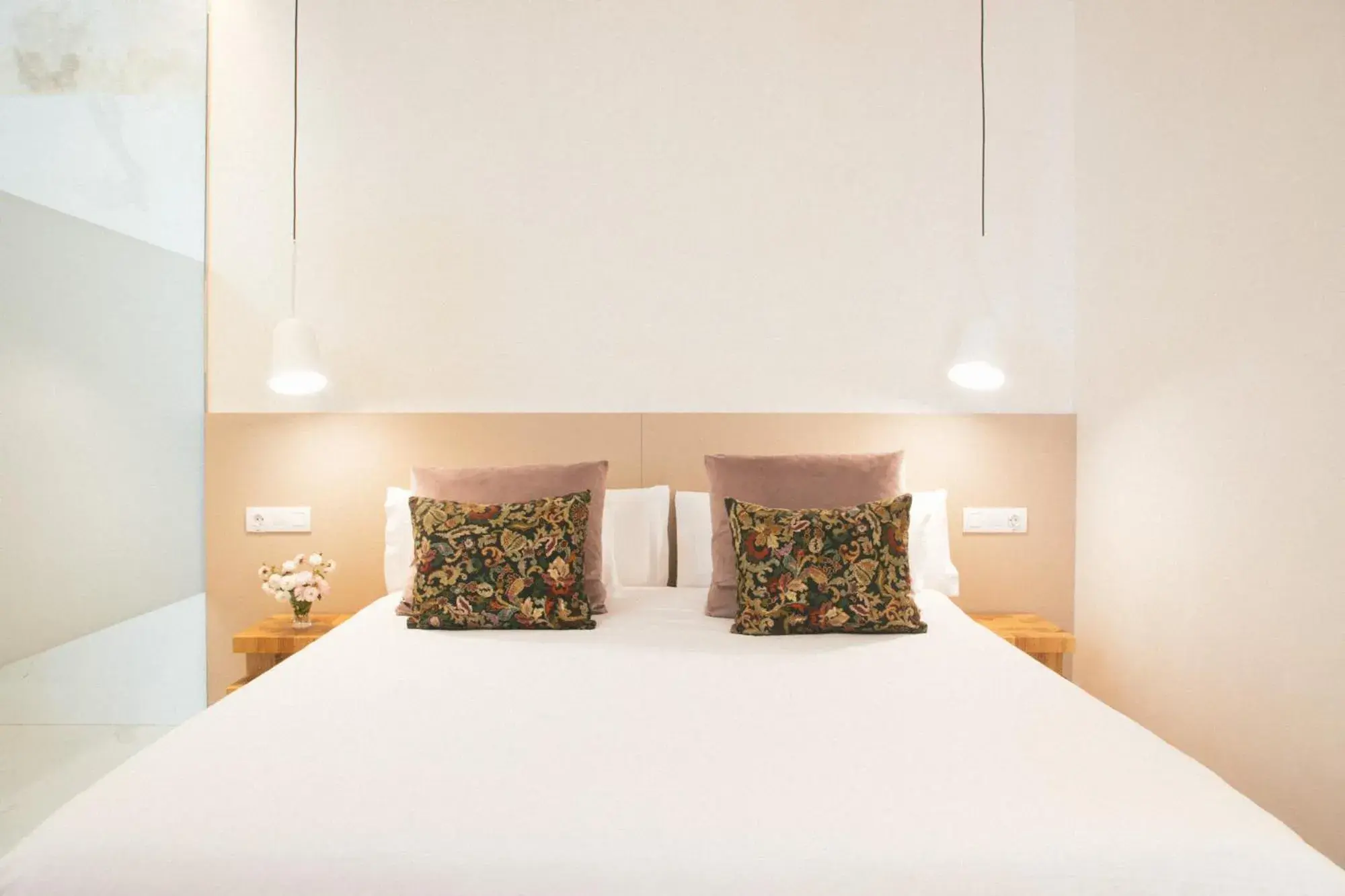 Bed in VEINTIUNO Emblematic Hotels - Adults Only Bed in VEINTIUNO Emblematic Hotels - Adults Only