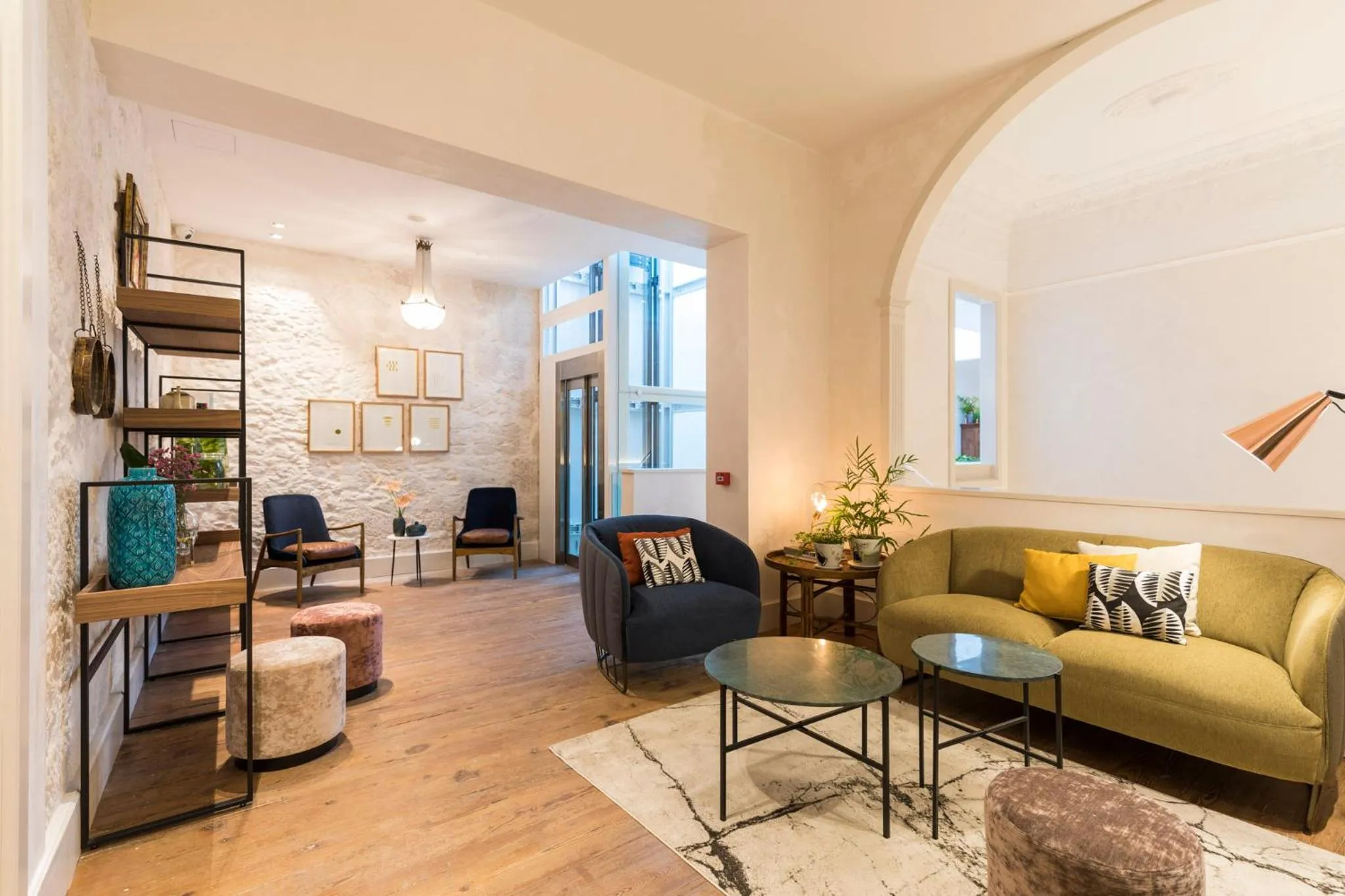 Communal lounge/ TV room in VEINTIUNO Emblematic Hotels - Adults Only