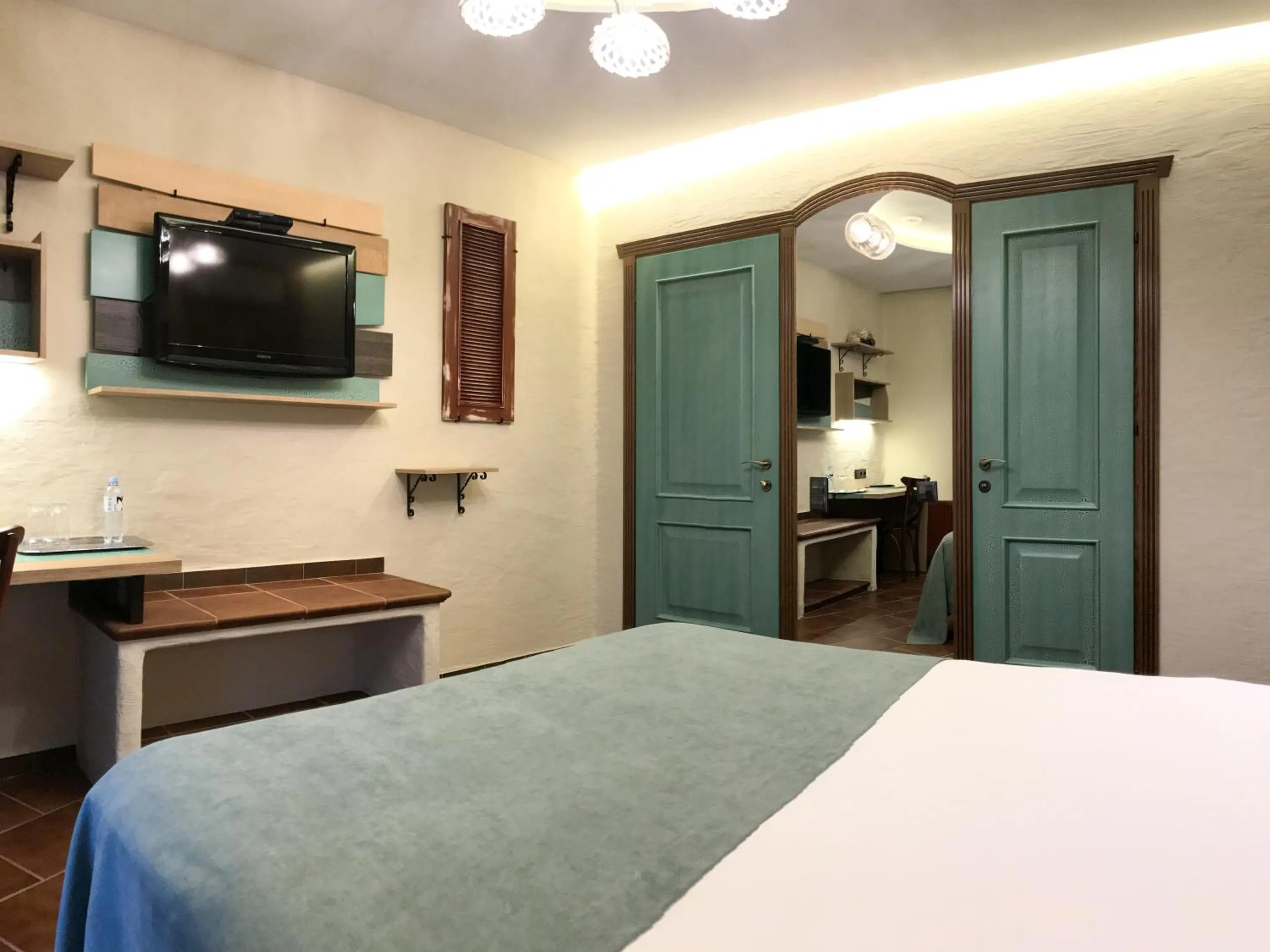 Photo of the whole room, Bed in Komilfo Hotel