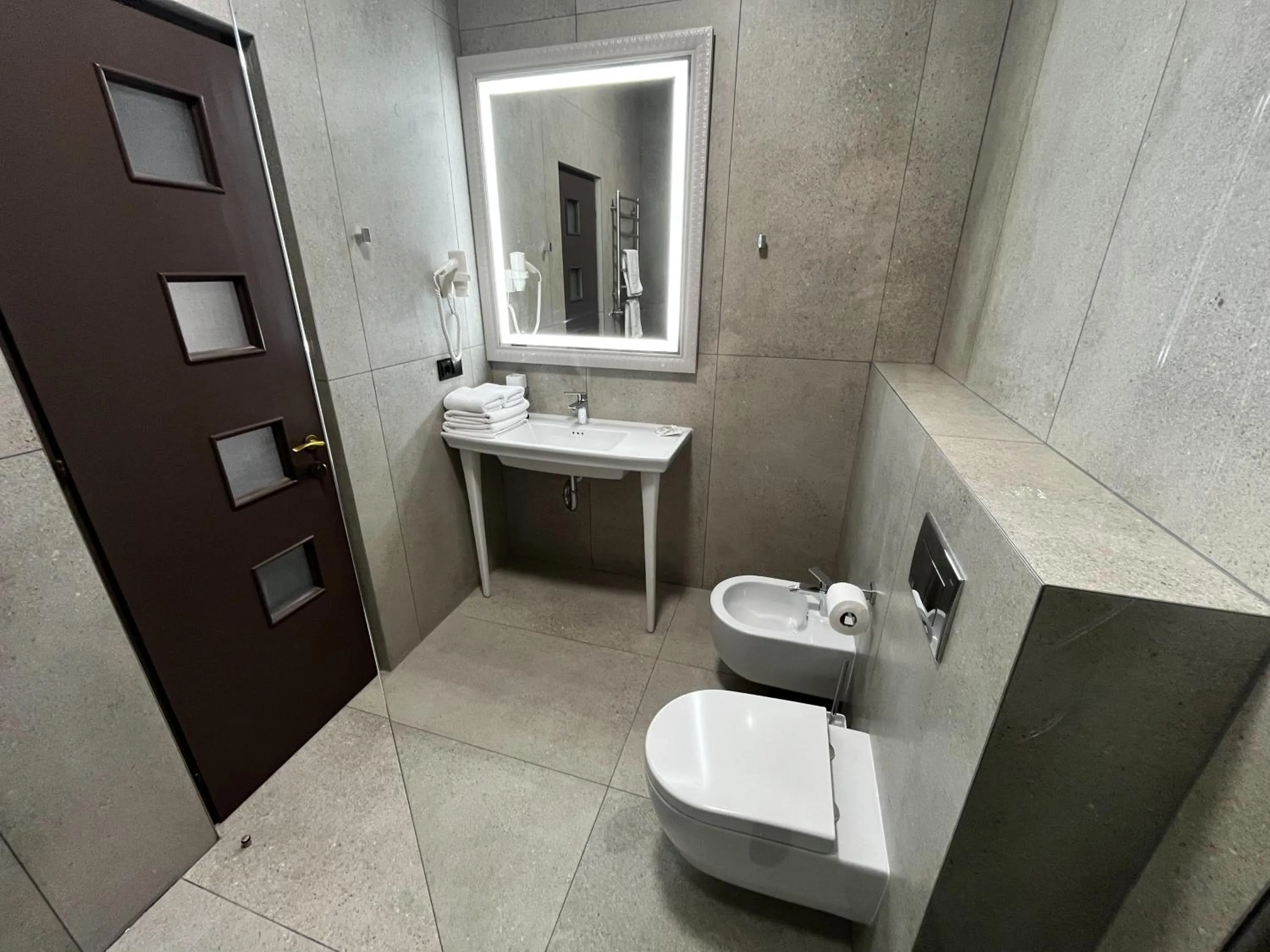 Toilet in Komilfo Hotel