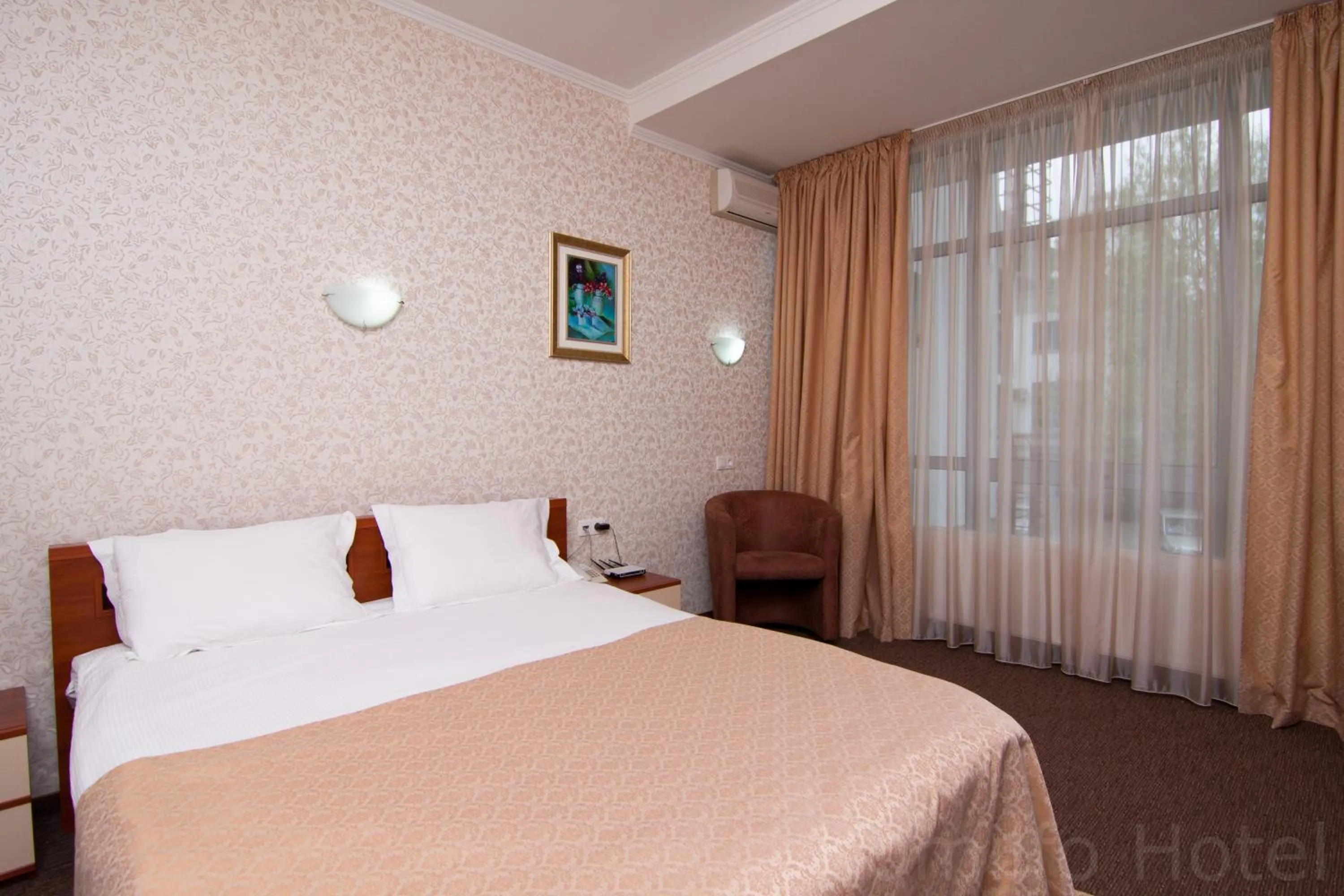 Photo of the whole room, Bed in Komilfo Hotel