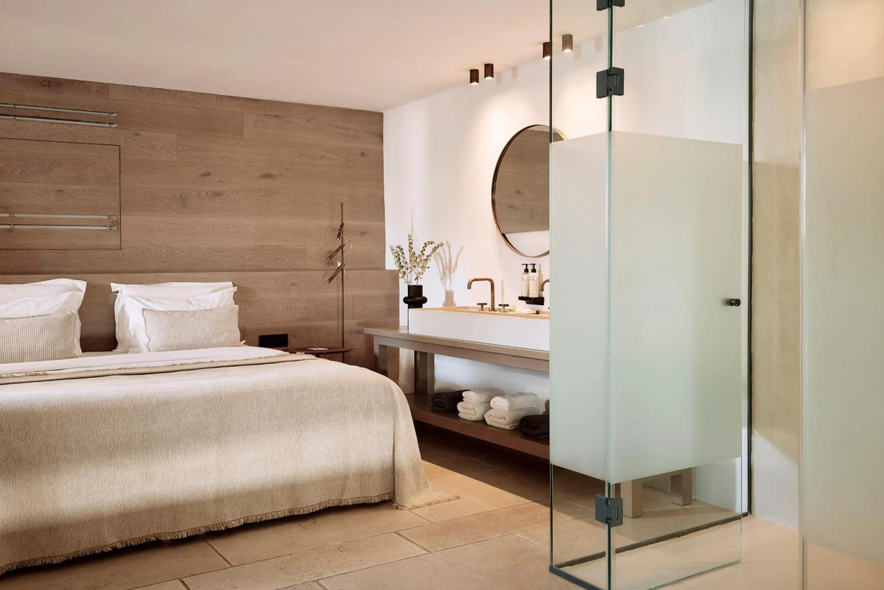 Bathroom, Bed in Hotel Adonis