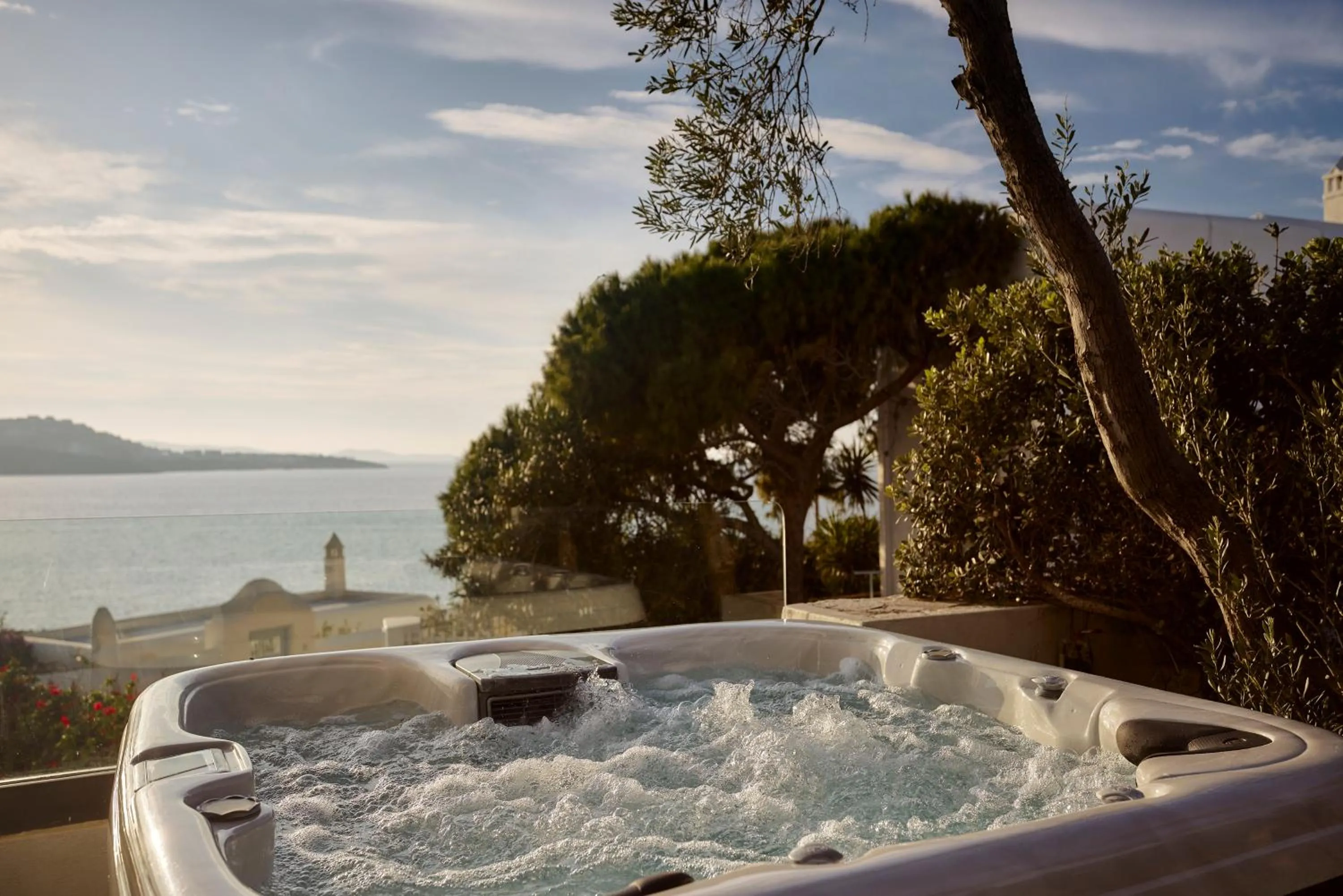 Hot Tub in Hotel Adonis