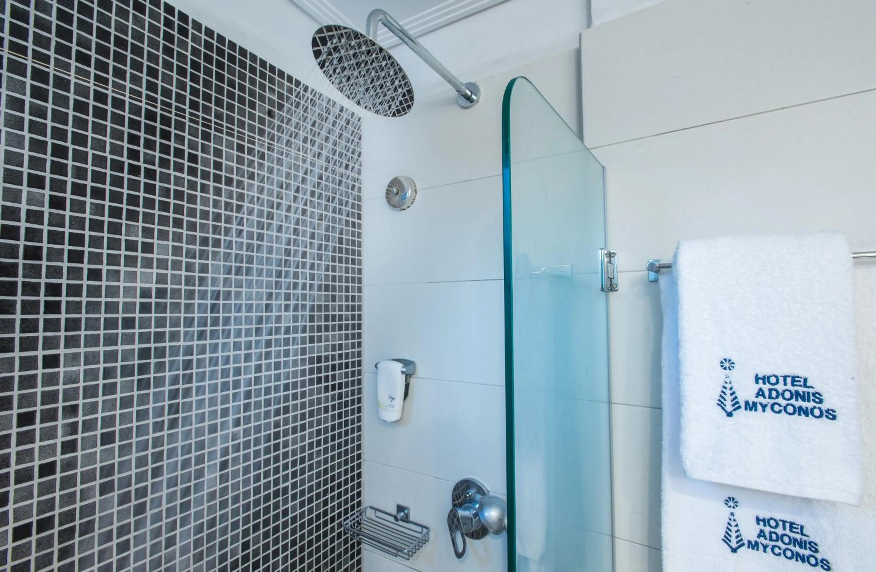 Shower in Hotel Adonis