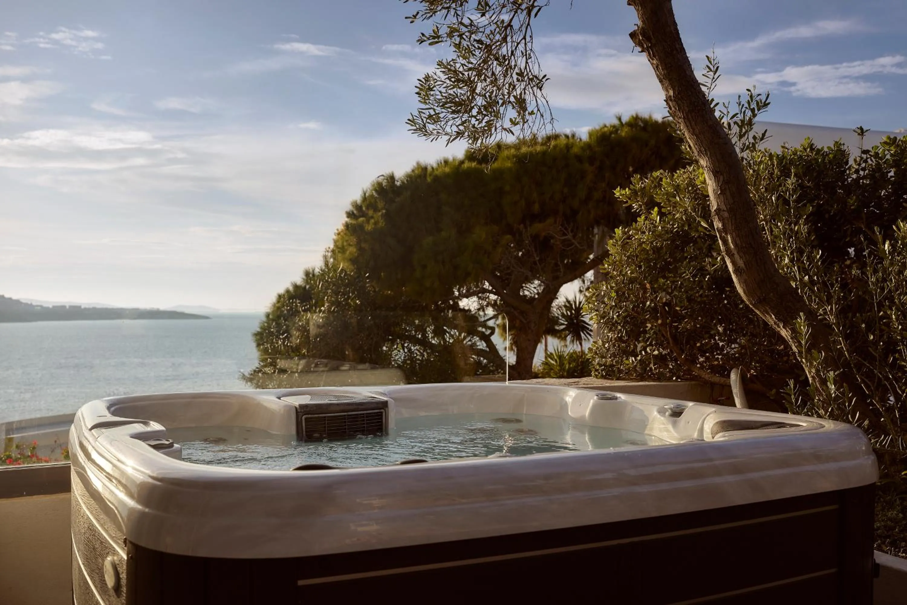 Hot Tub in Hotel Adonis