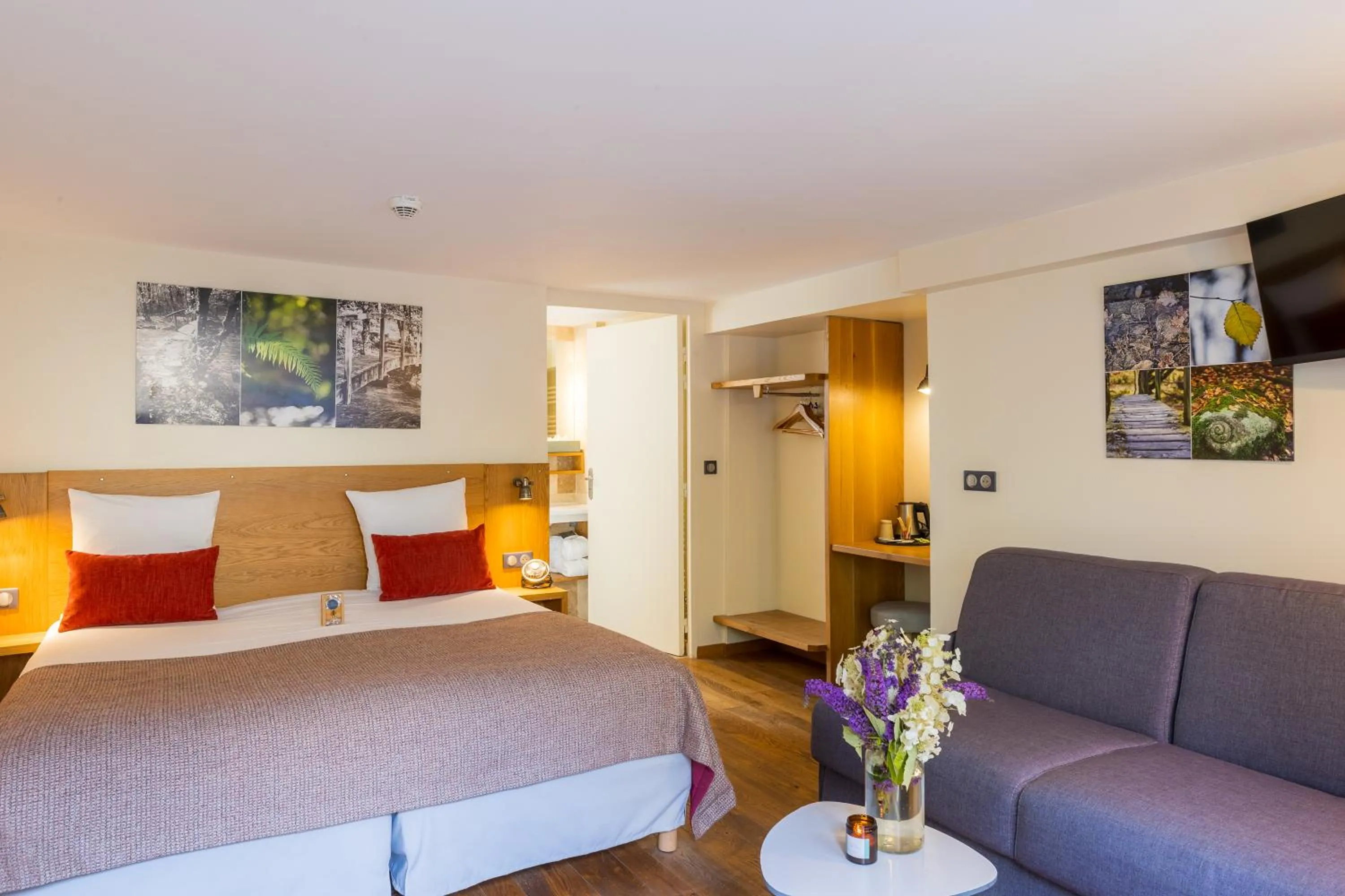 Photo of the whole room, Bed in Demeures et Châteaux Moulin des Templiers Hôtel & SPA