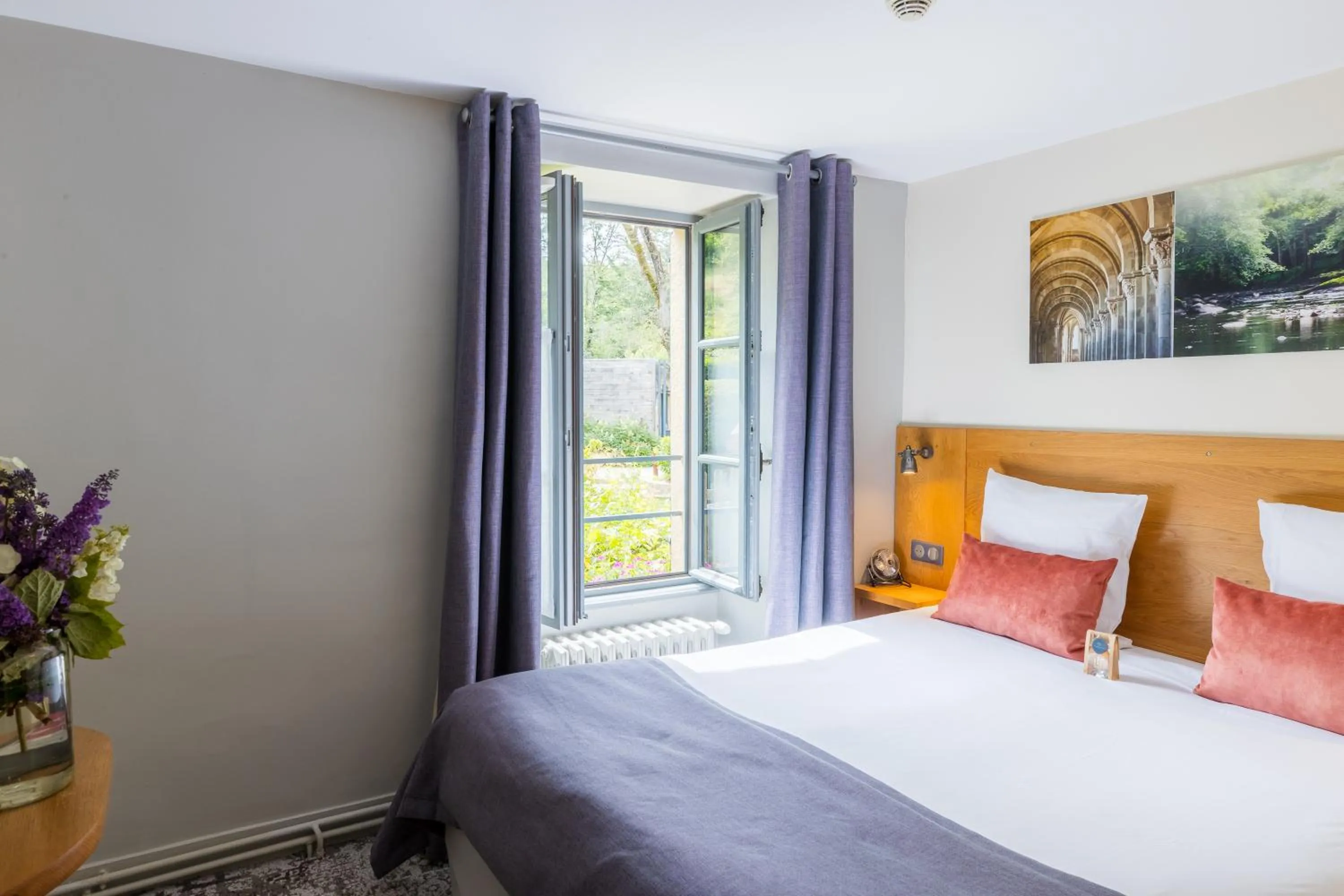 Photo of the whole room, Bed in Demeures et Châteaux Moulin des Templiers Hôtel & SPA