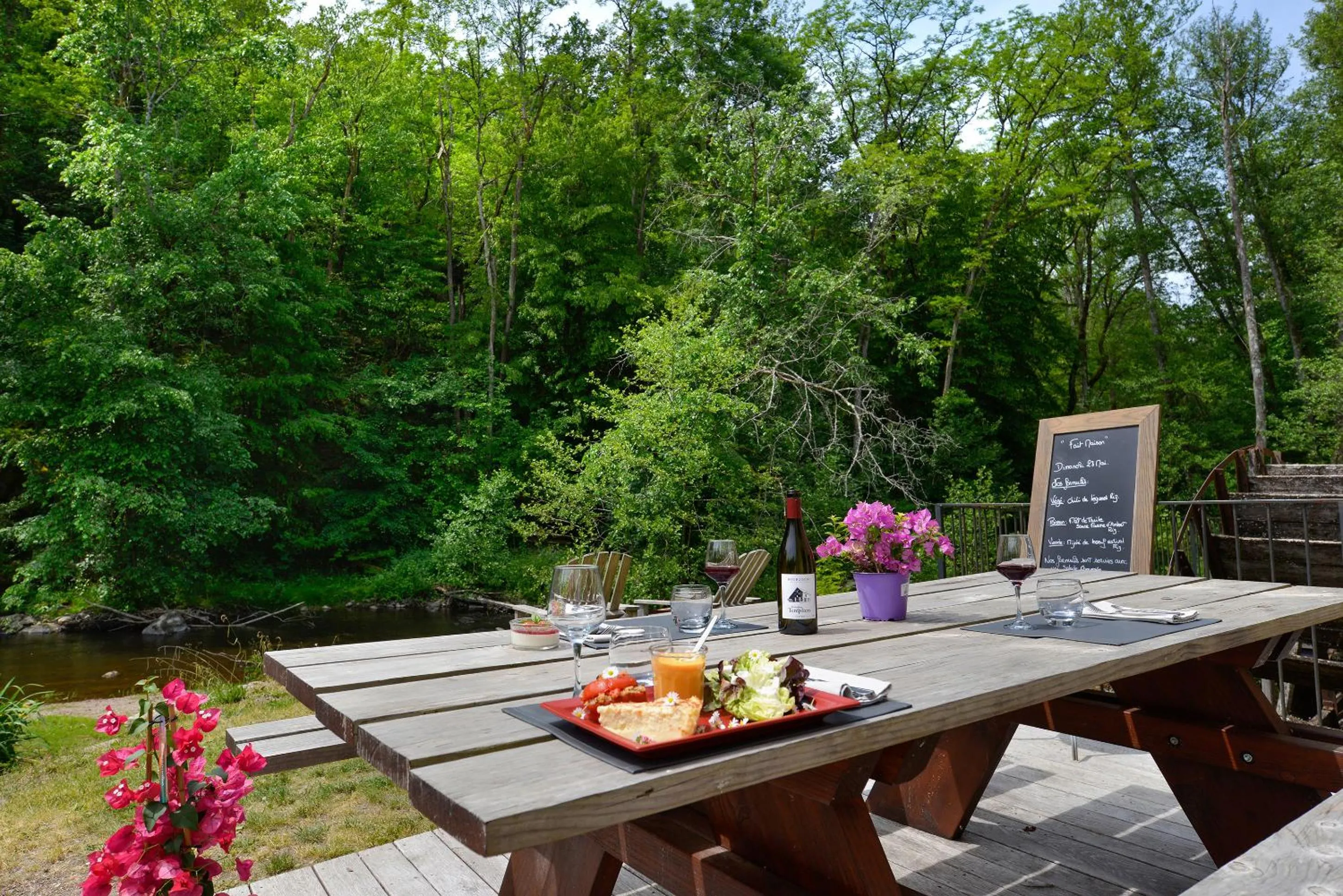 Restaurant/places to eat in Demeures et Châteaux Moulin des Templiers Hôtel & SPA