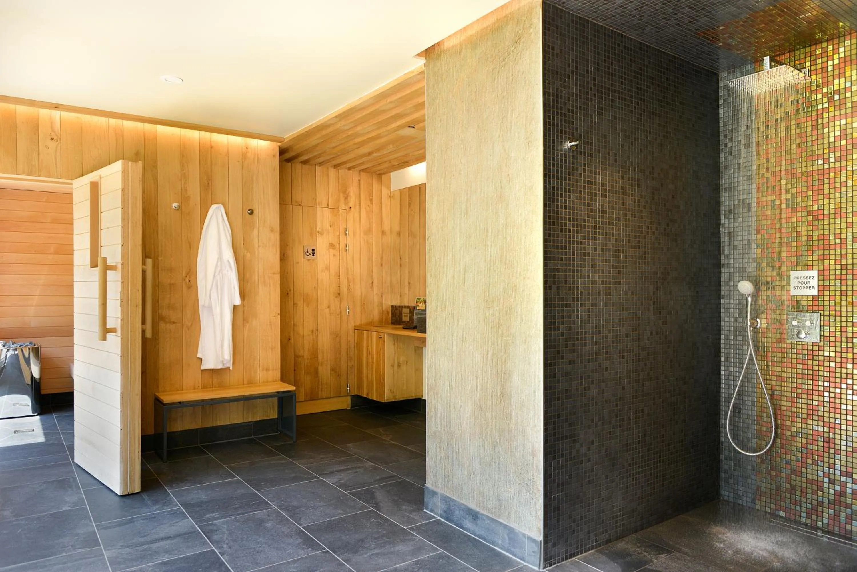 Spa and wellness centre/facilities in Demeures et Châteaux Moulin des Templiers Hôtel & SPA