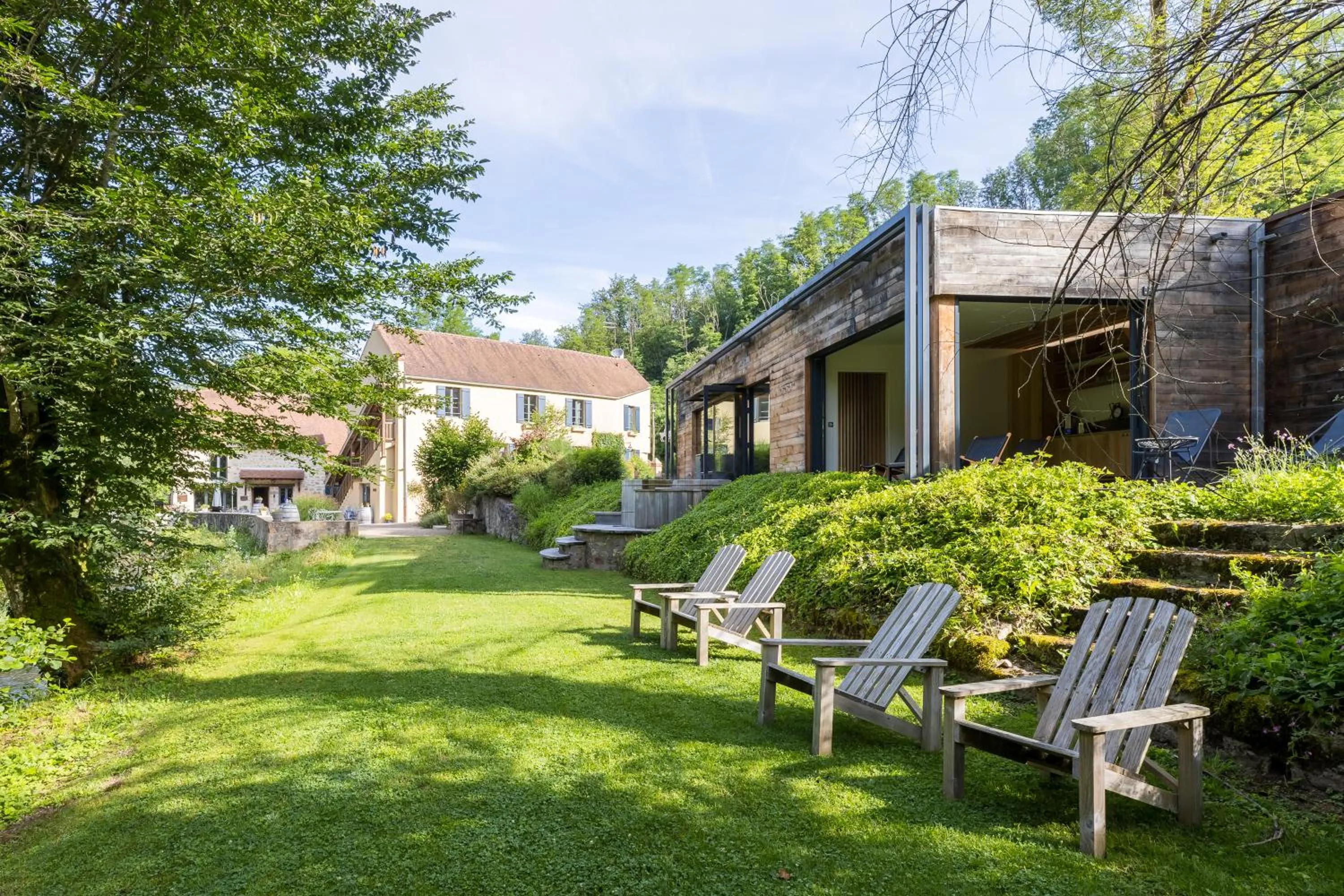Garden in Demeures et Châteaux Moulin des Templiers Hôtel & SPA