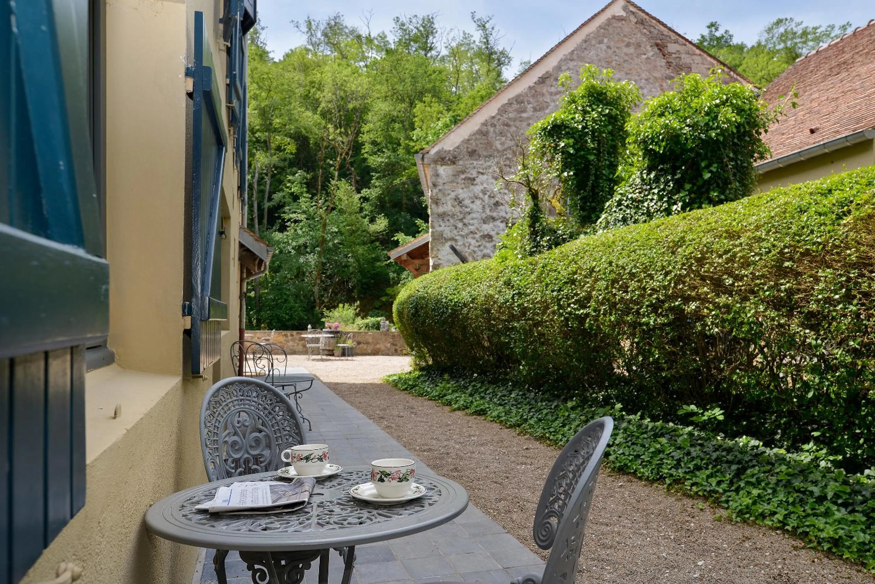 Patio in Demeures et Châteaux Moulin des Templiers Hôtel & SPA
