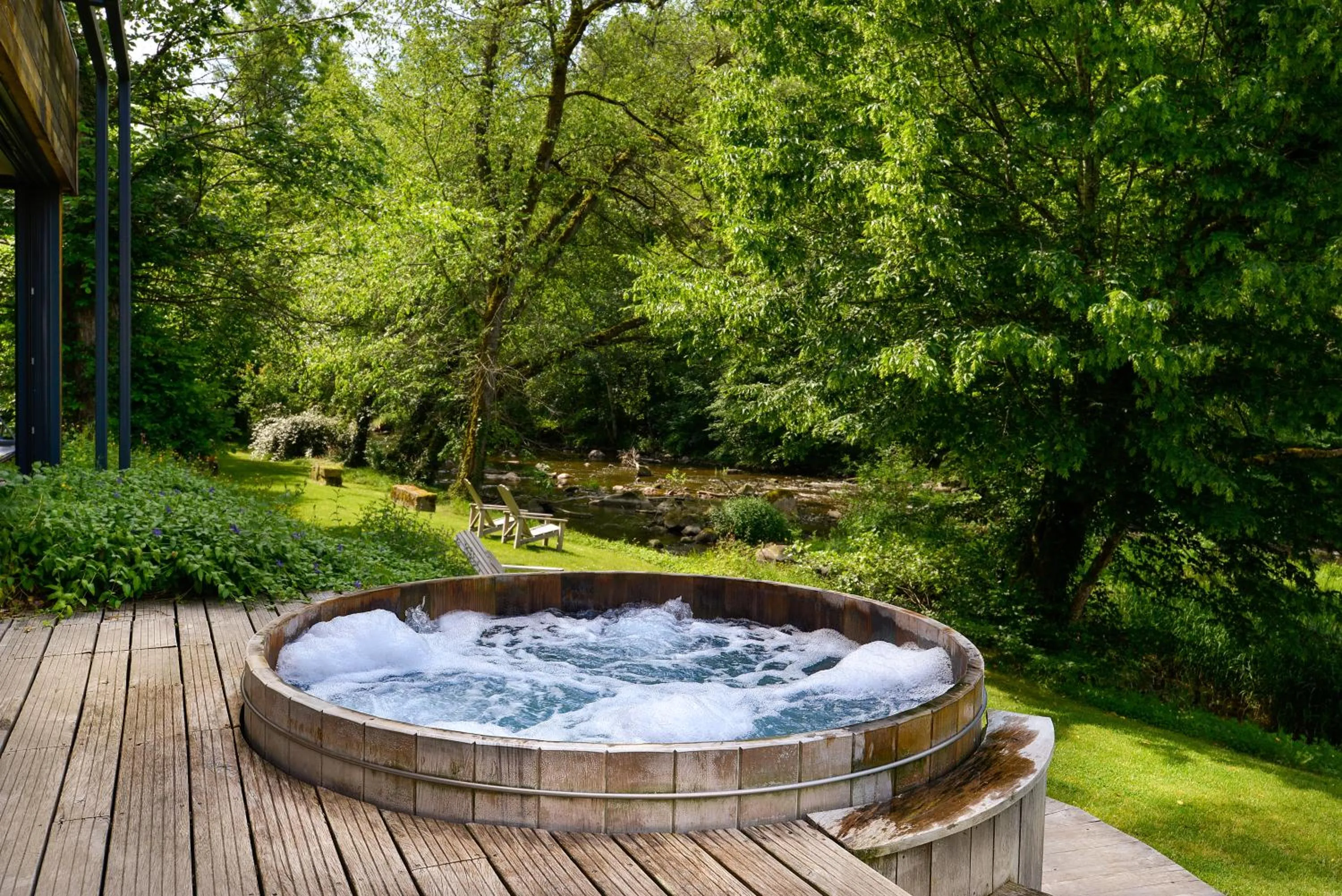 Hot Tub in Demeures et Châteaux Moulin des Templiers Hôtel & SPA
