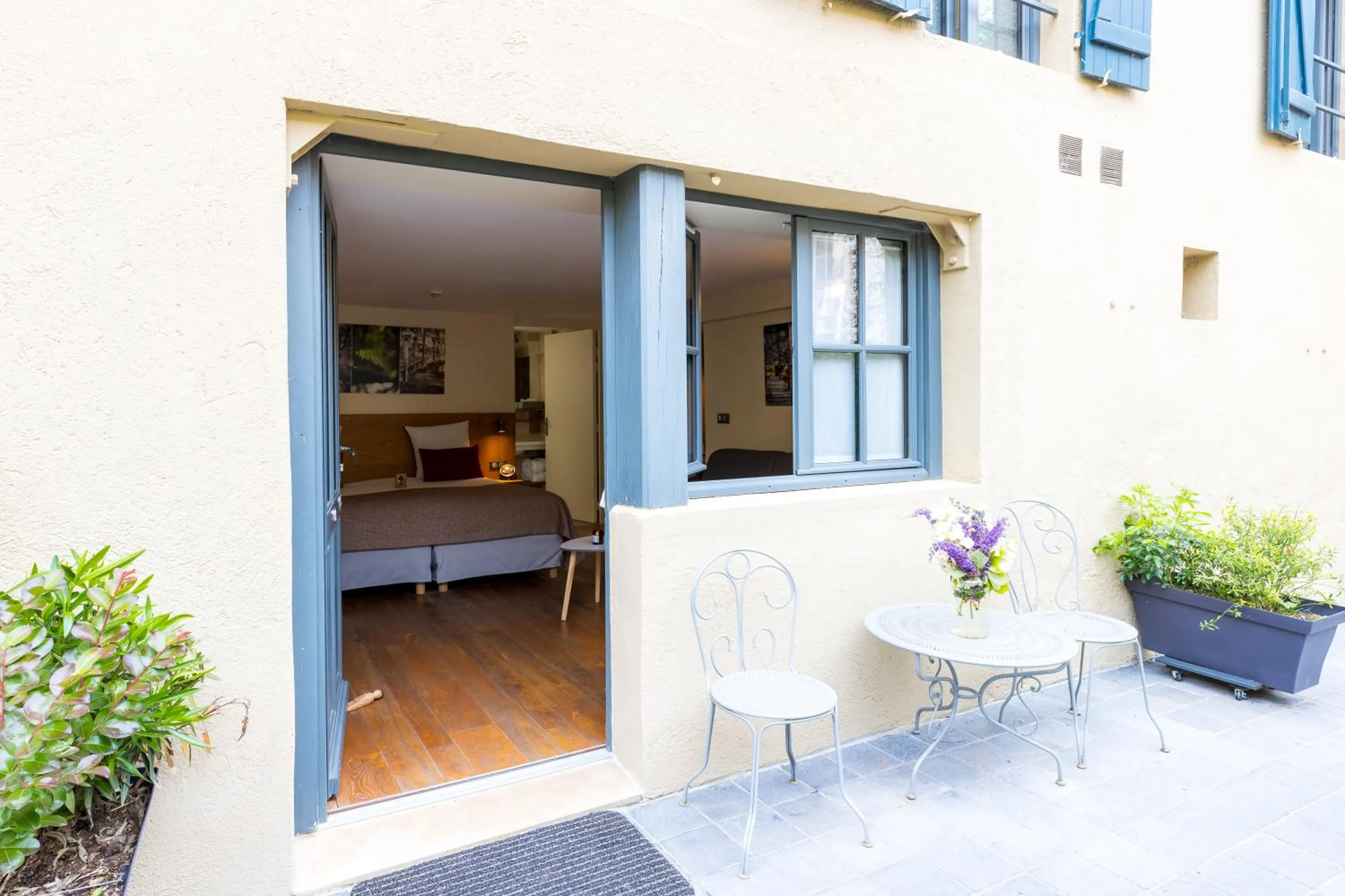 Balcony/Terrace in Demeures et Châteaux Moulin des Templiers Hôtel & SPA