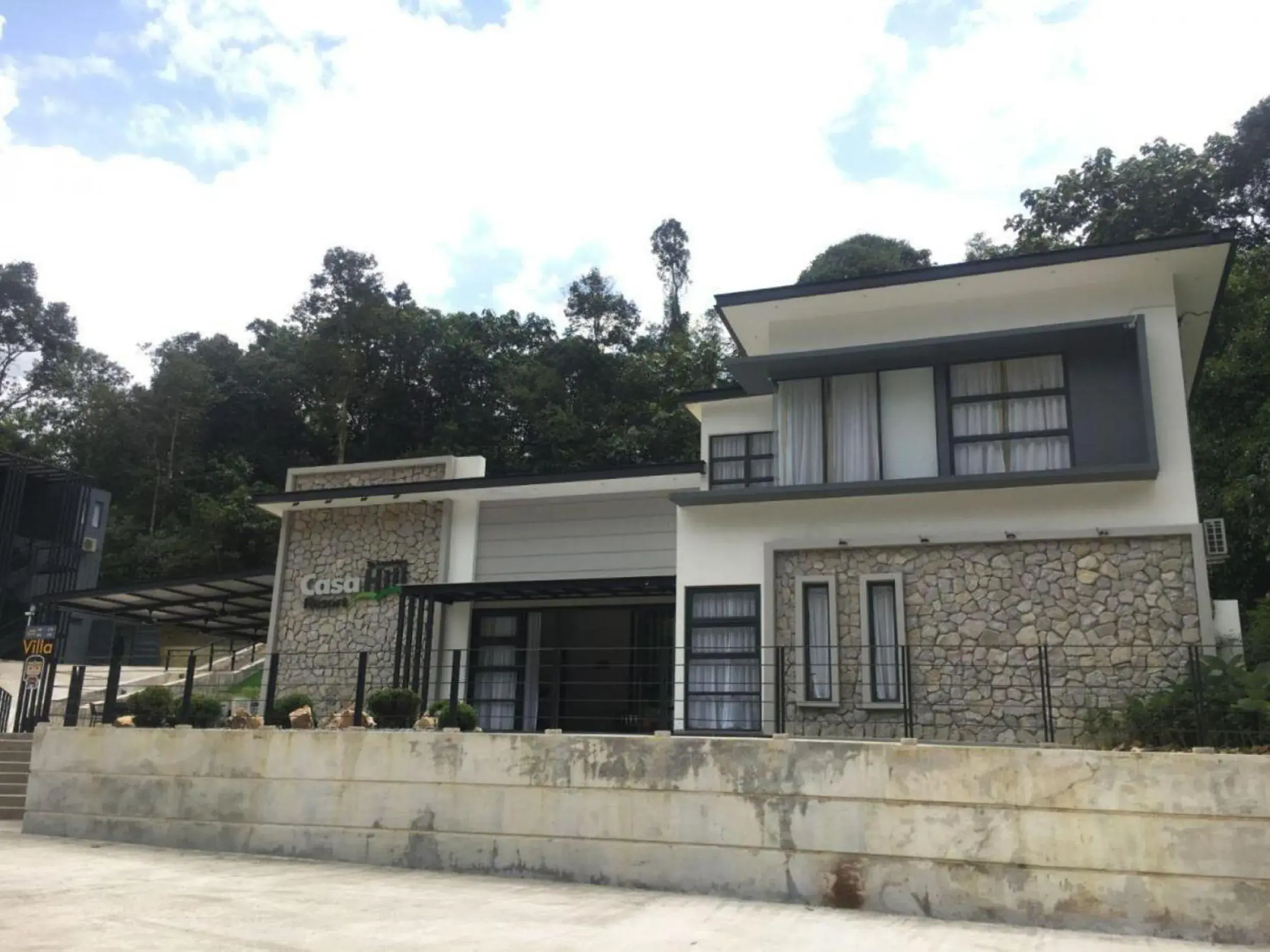 Property building in Lilla Waterfall Retreat - Sg Lembing, Kuantan Formerly Known as Casa Hill Resort Property building in Lilla Waterfall Retreat - Sg Lembing, Kuantan Formerly Known as Casa Hill Resort