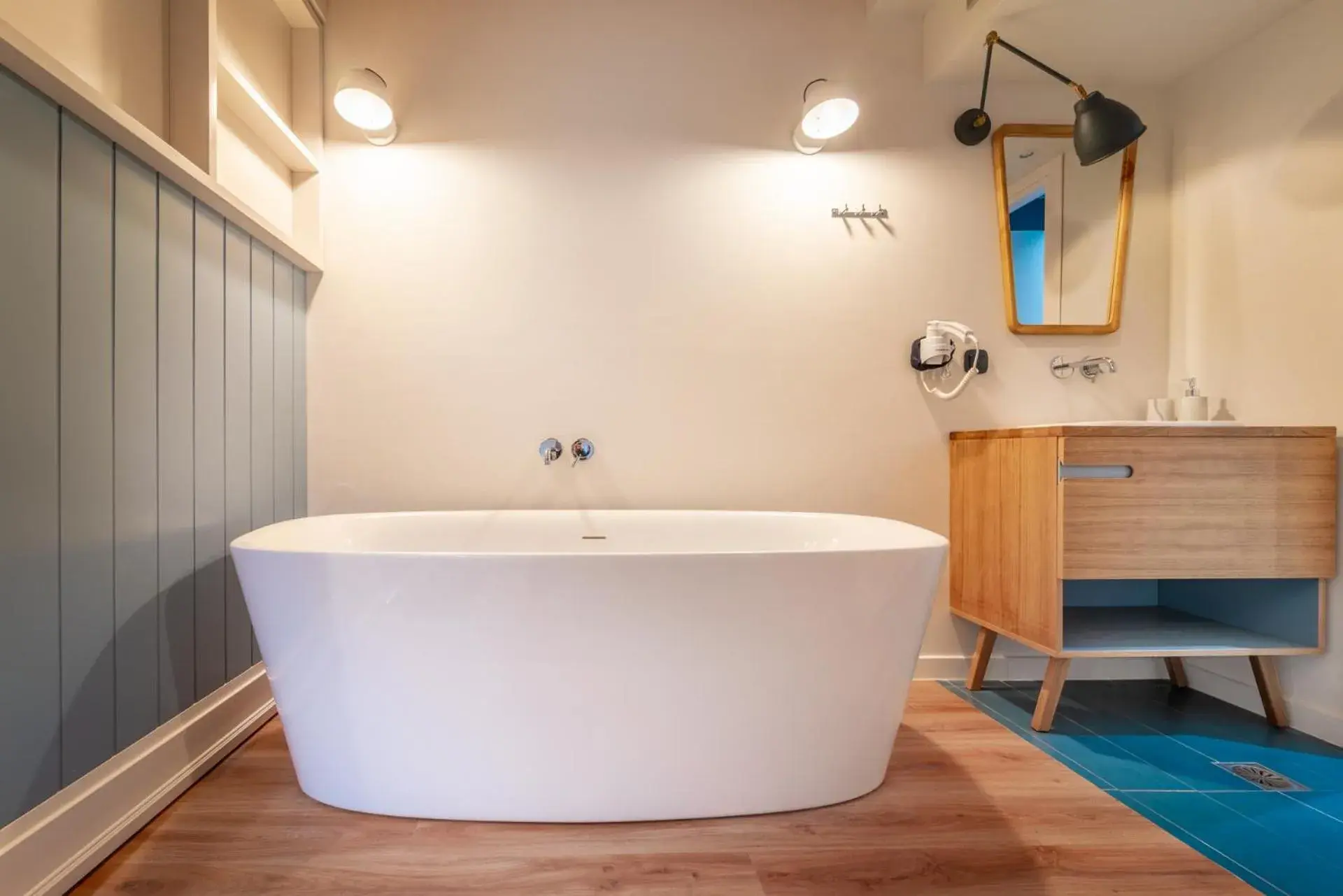 Suite with Bath in Allure Central Boutique Suite with Bath in Allure Central Boutique
