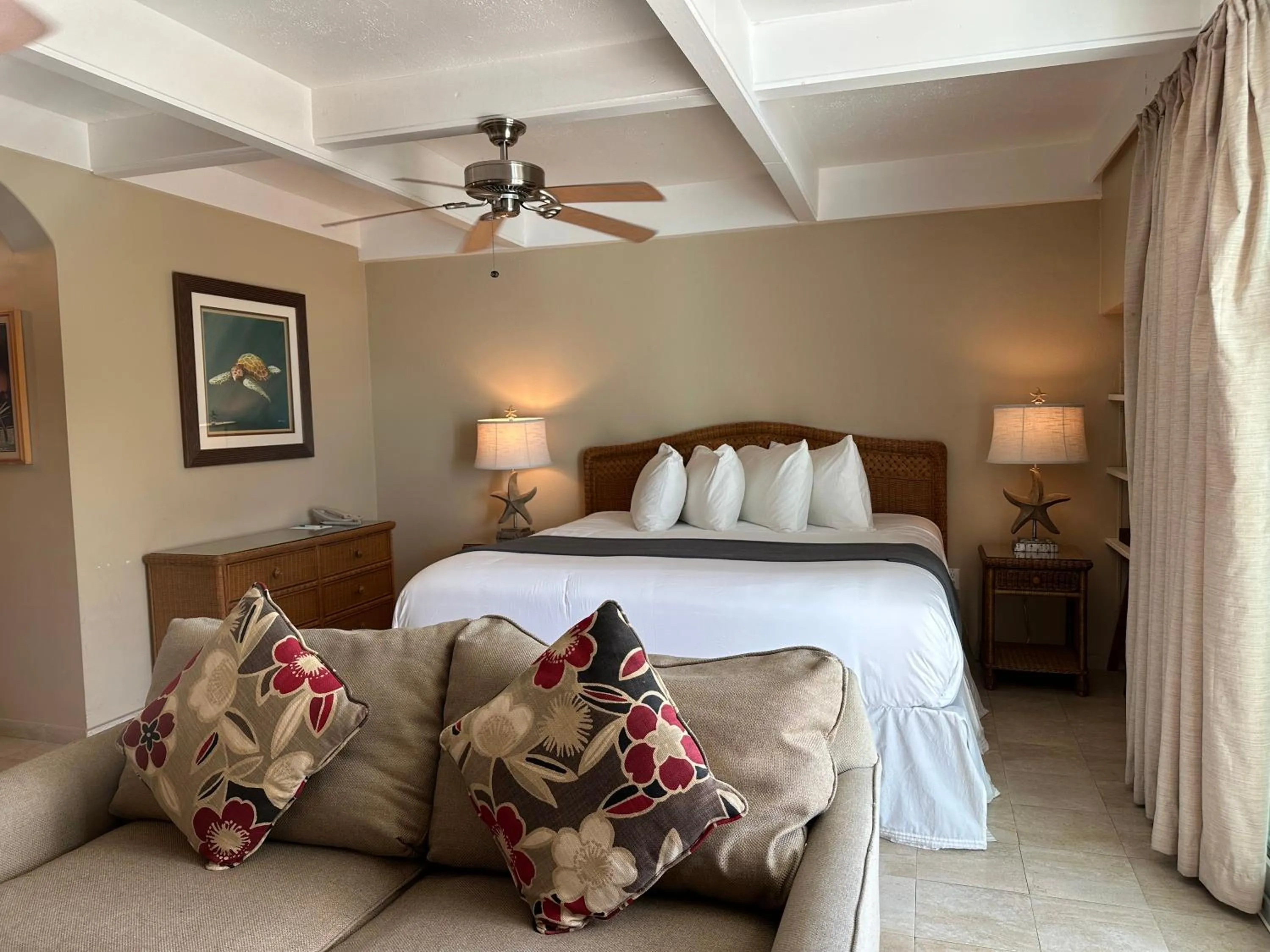 Bed in Secret Harbour Beach Resort