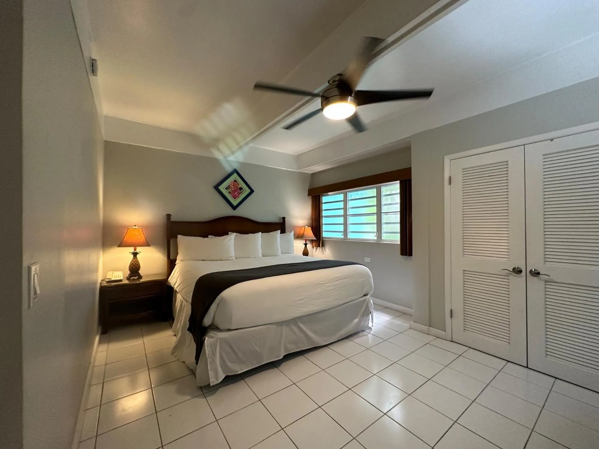 Bedroom, Bed in Secret Harbour Beach Resort