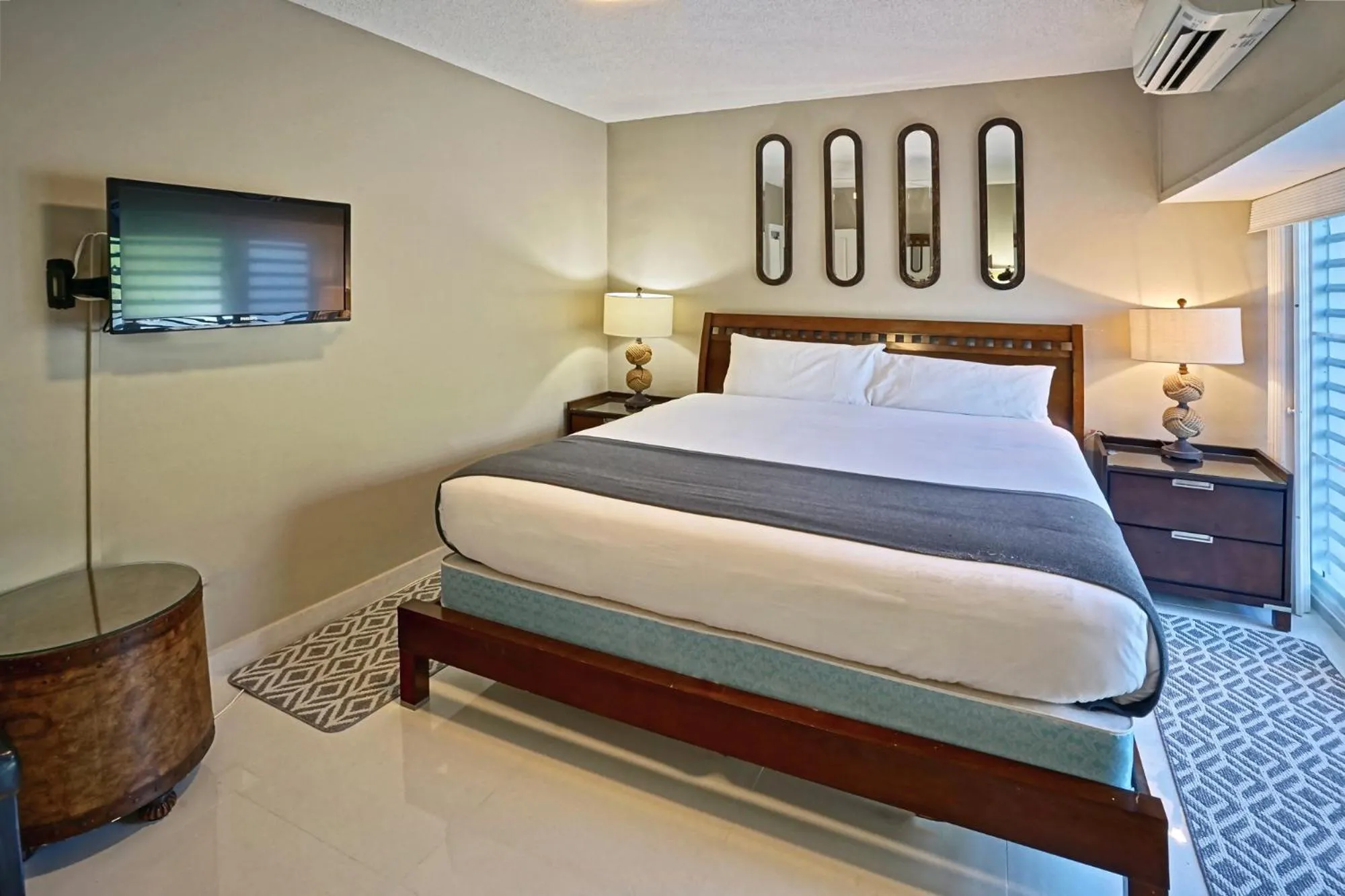 Bedroom, Bed in Secret Harbour Beach Resort