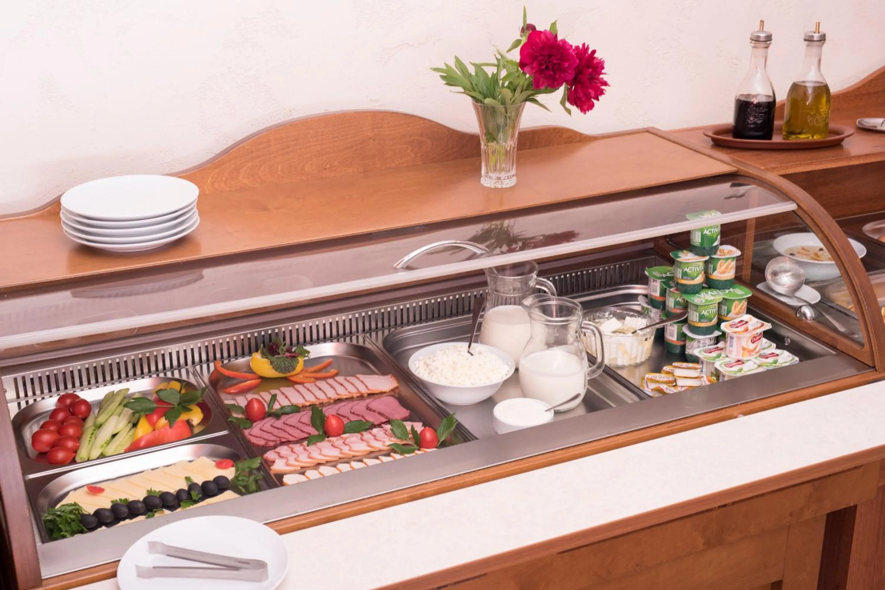 Food and drinks in Luna Hotel