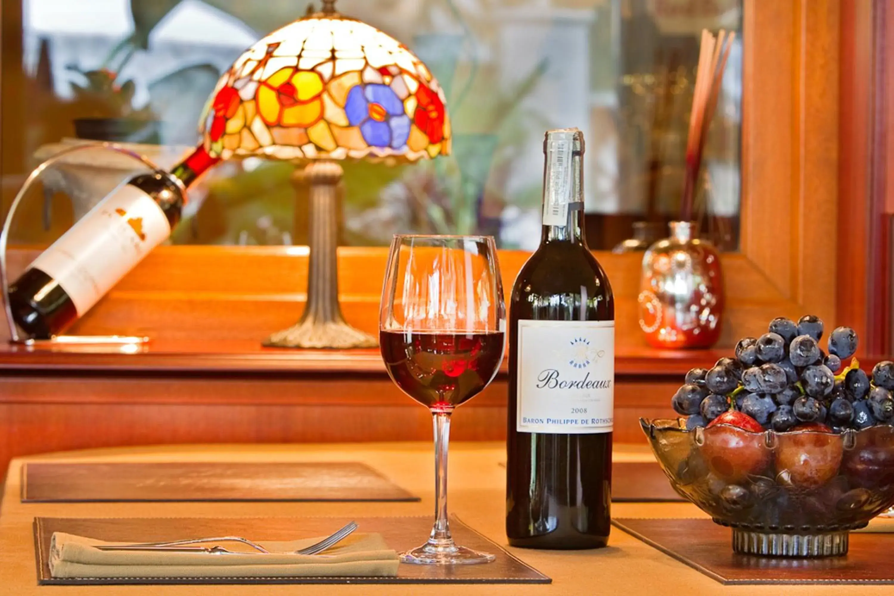 Restaurant/places to eat in Luna Hotel Restaurant/places to eat in Luna Hotel