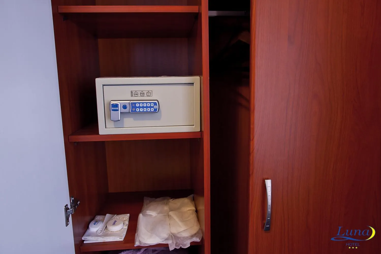 safe in Luna Hotel