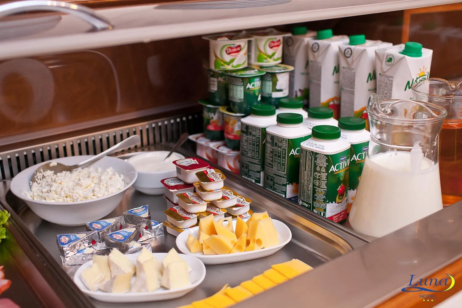 Food and drinks in Luna Hotel