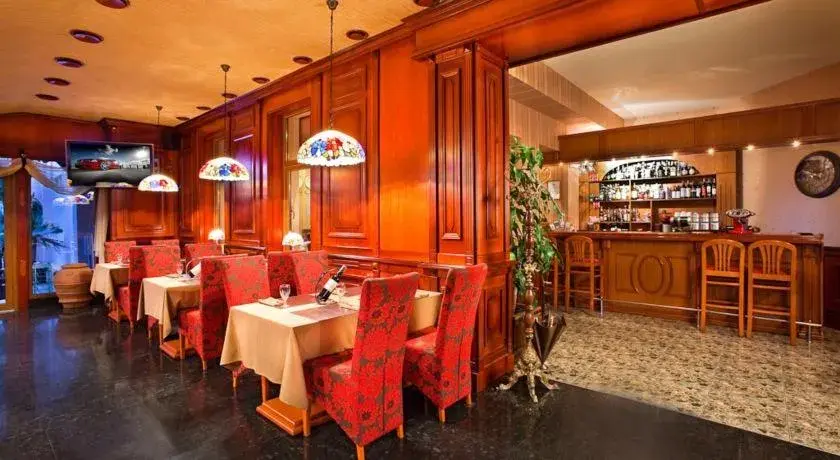 Restaurant/places to eat in Luna Hotel Restaurant/places to eat in Luna Hotel