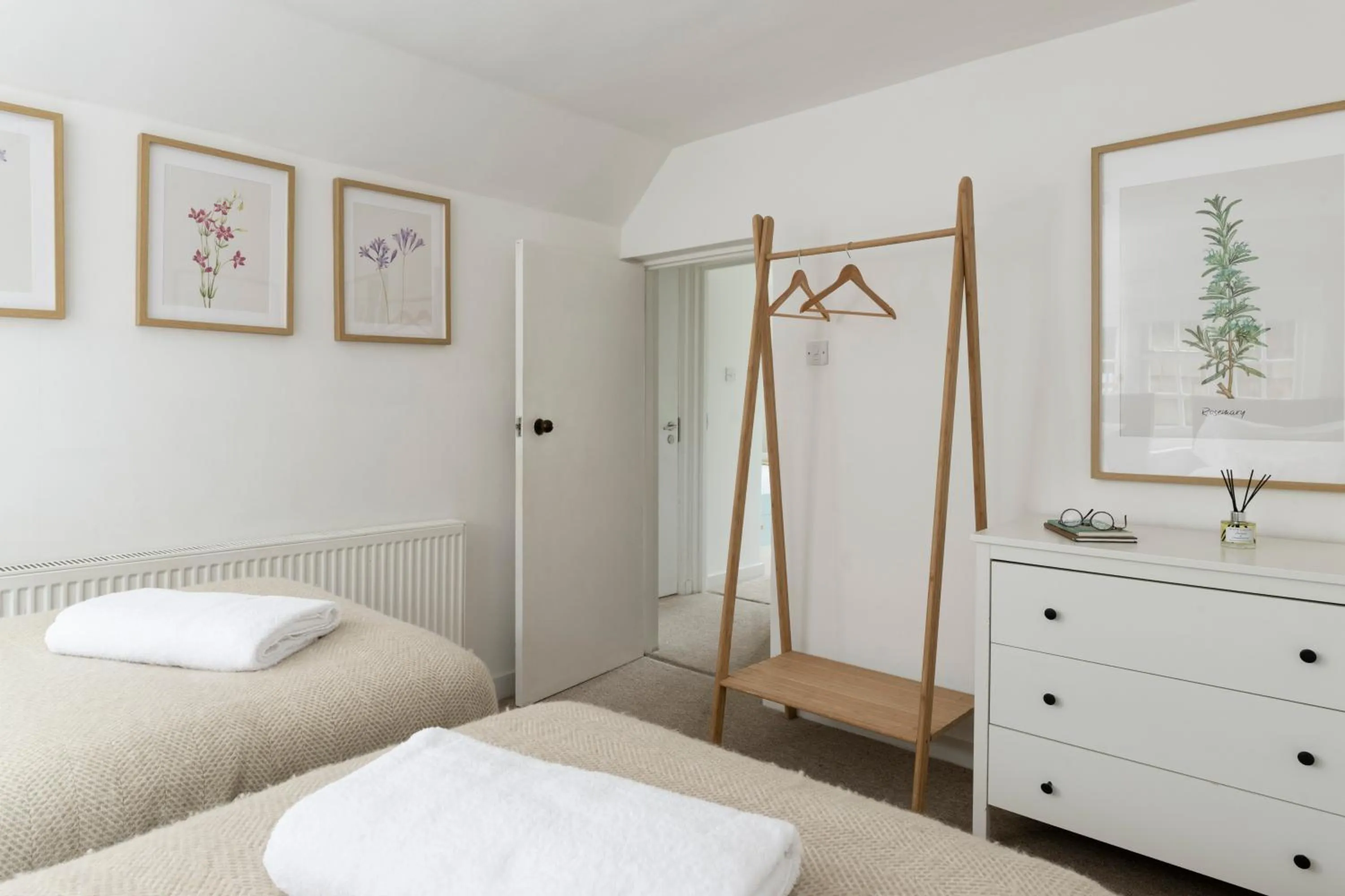 Bed in Danny Lodge - Country Cottage Near Brighton by Huluki Sussex Stays