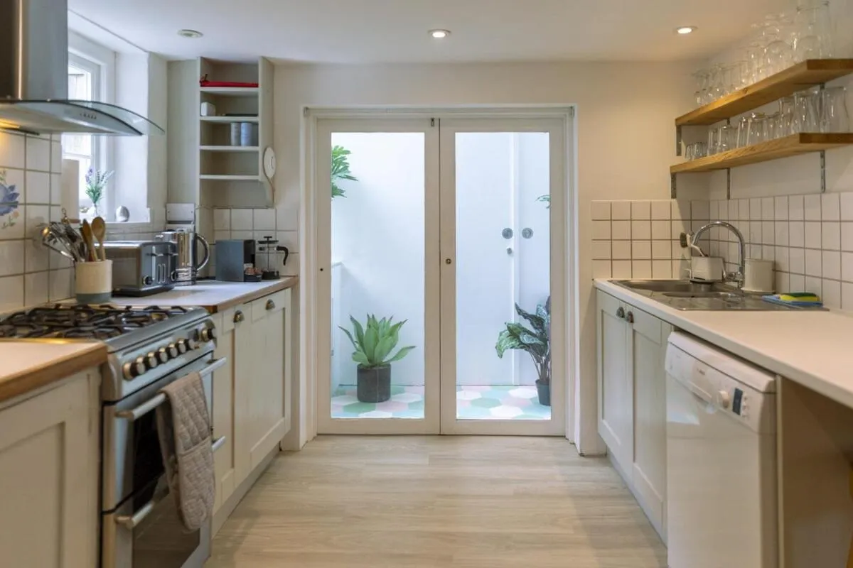 Danny Lodge - Country Cottage Near Brighton by Huluki Sussex Stays