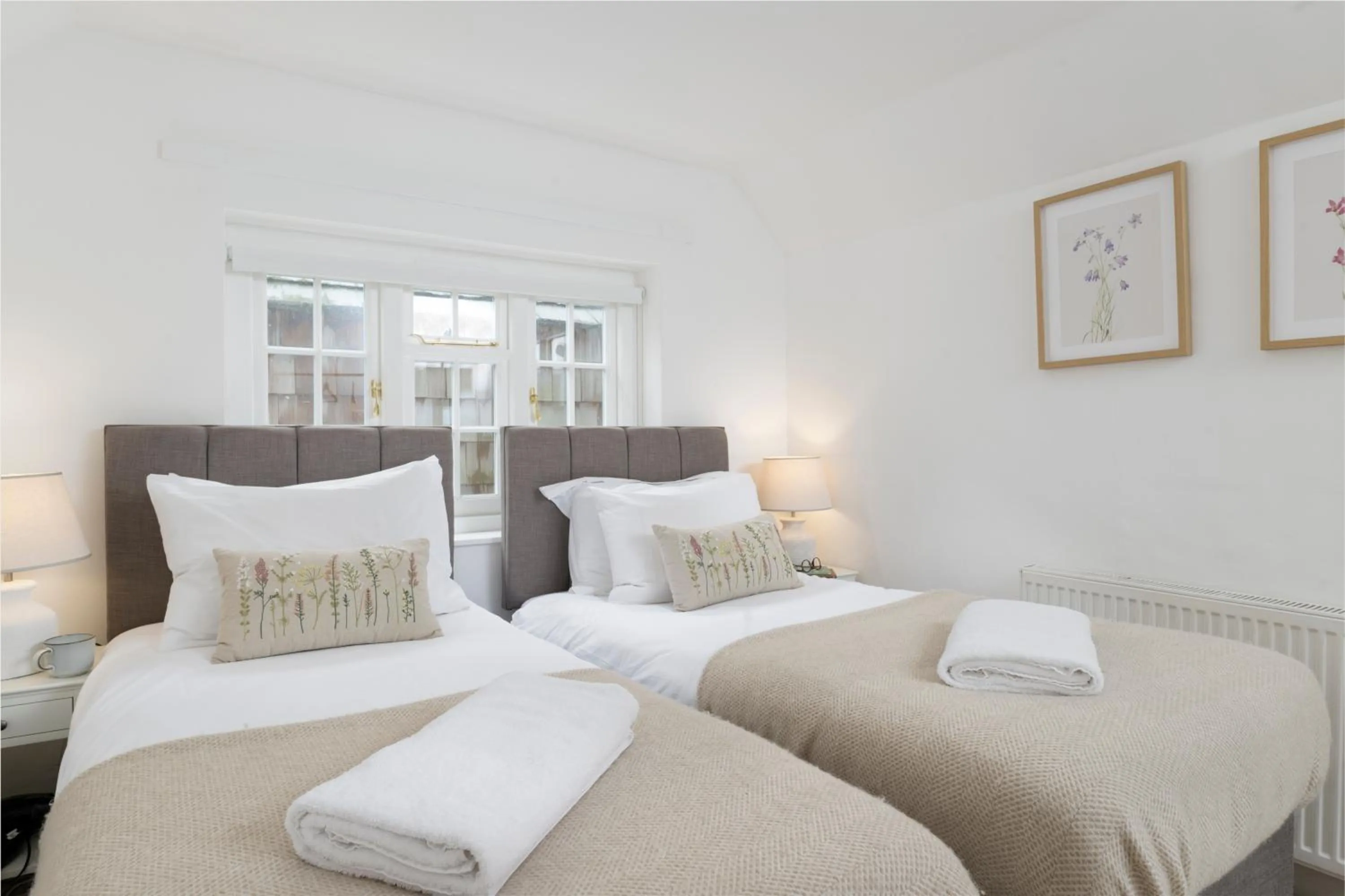 Bed in Danny Lodge - Country Cottage Near Brighton by Huluki Sussex Stays