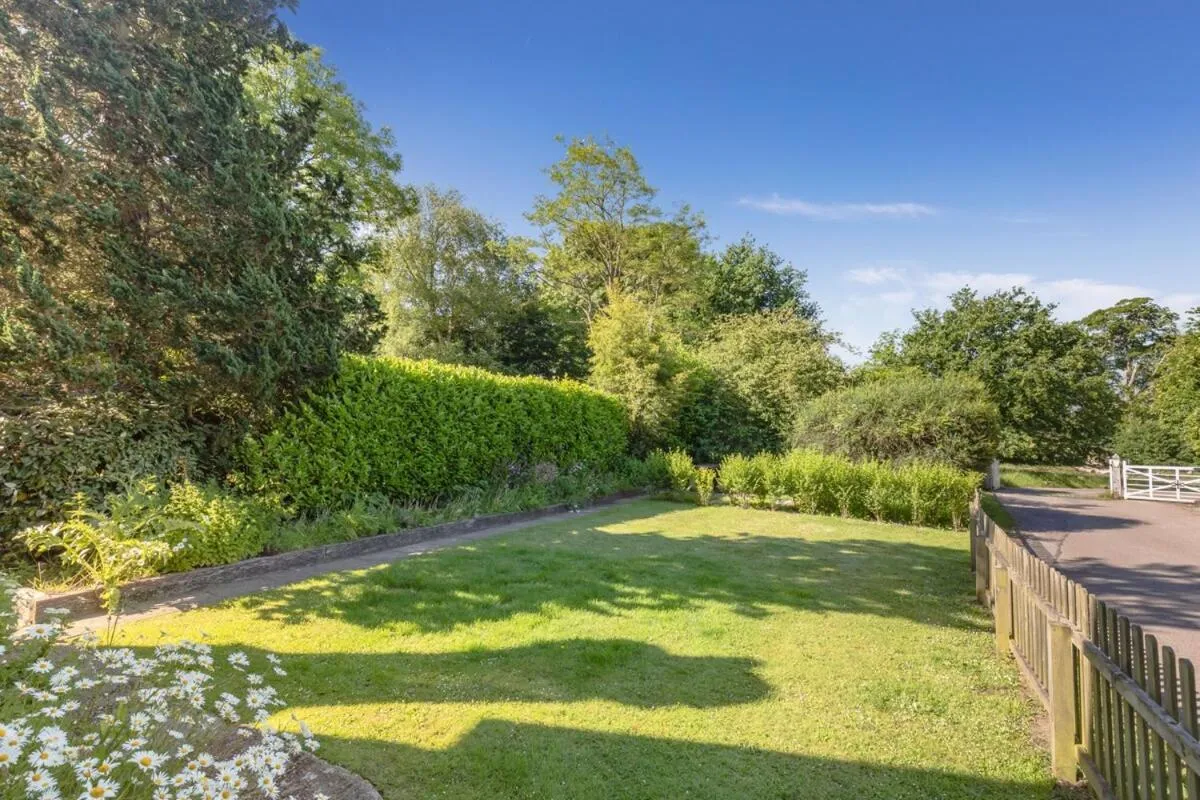 Danny Lodge - Country Cottage Near Brighton by Huluki Sussex Stays