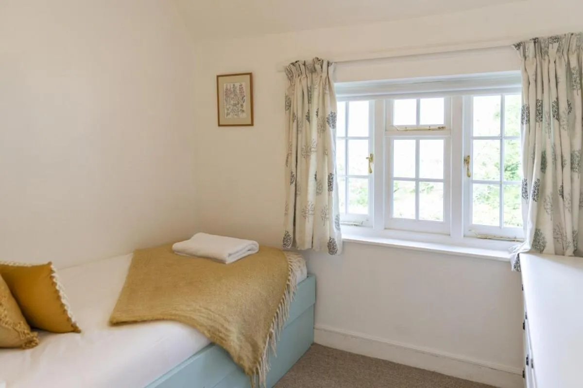 Bed in Danny Lodge - Country Cottage Near Brighton by Huluki Sussex Stays