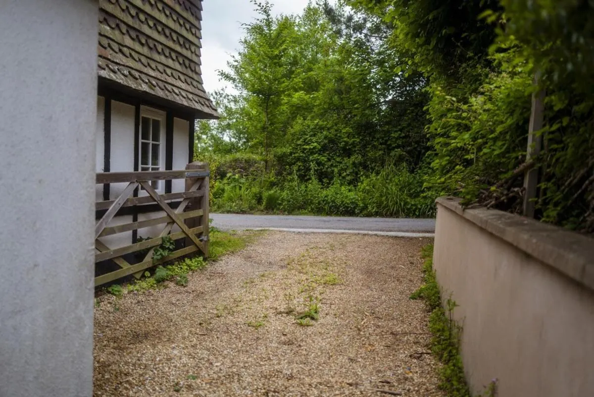 Danny Lodge - Country Cottage Near Brighton by Huluki Sussex Stays