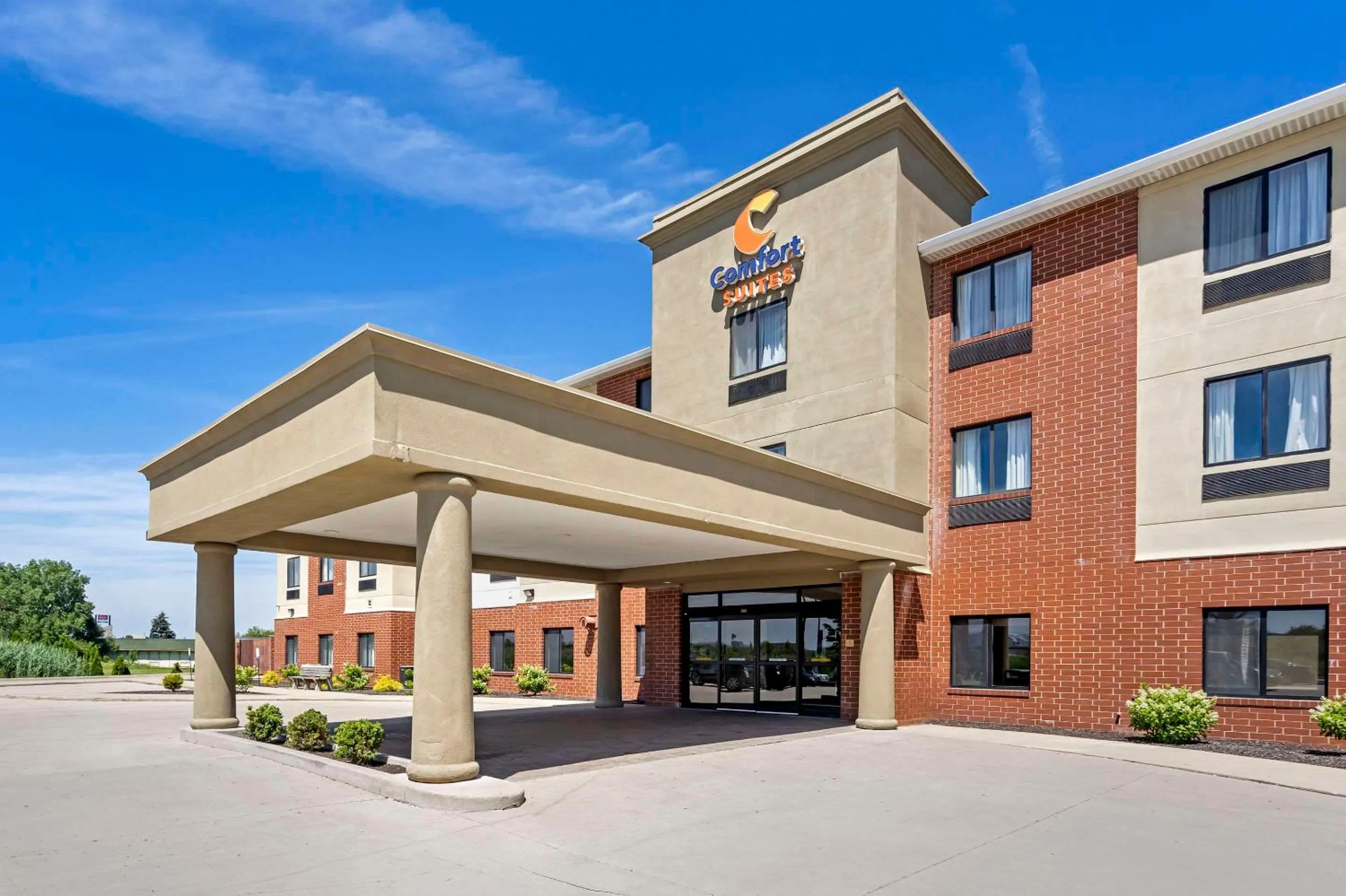 Property building in Comfort Suites Merrillville near US 30