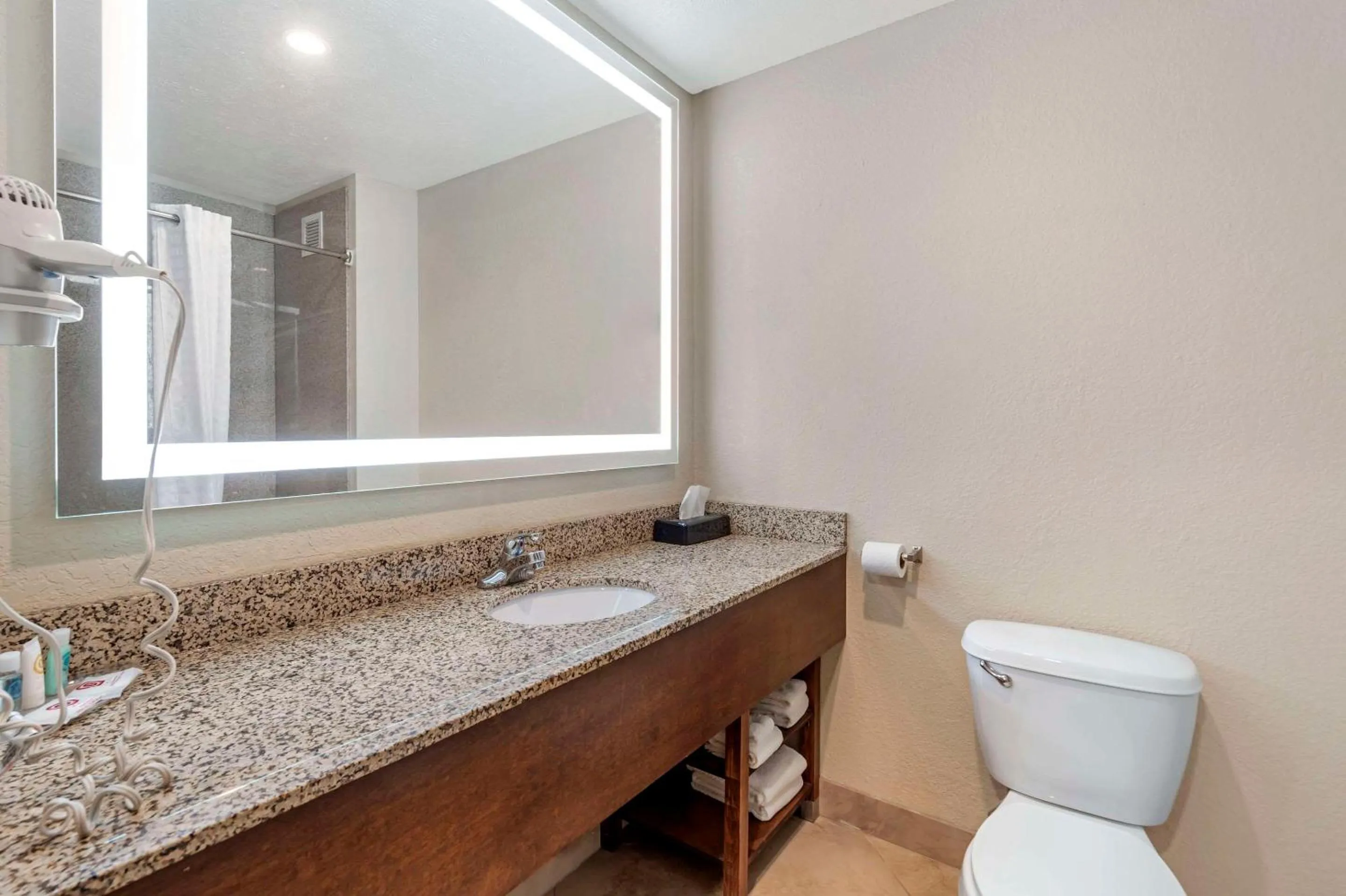 Bedroom in Comfort Suites Merrillville near US 30