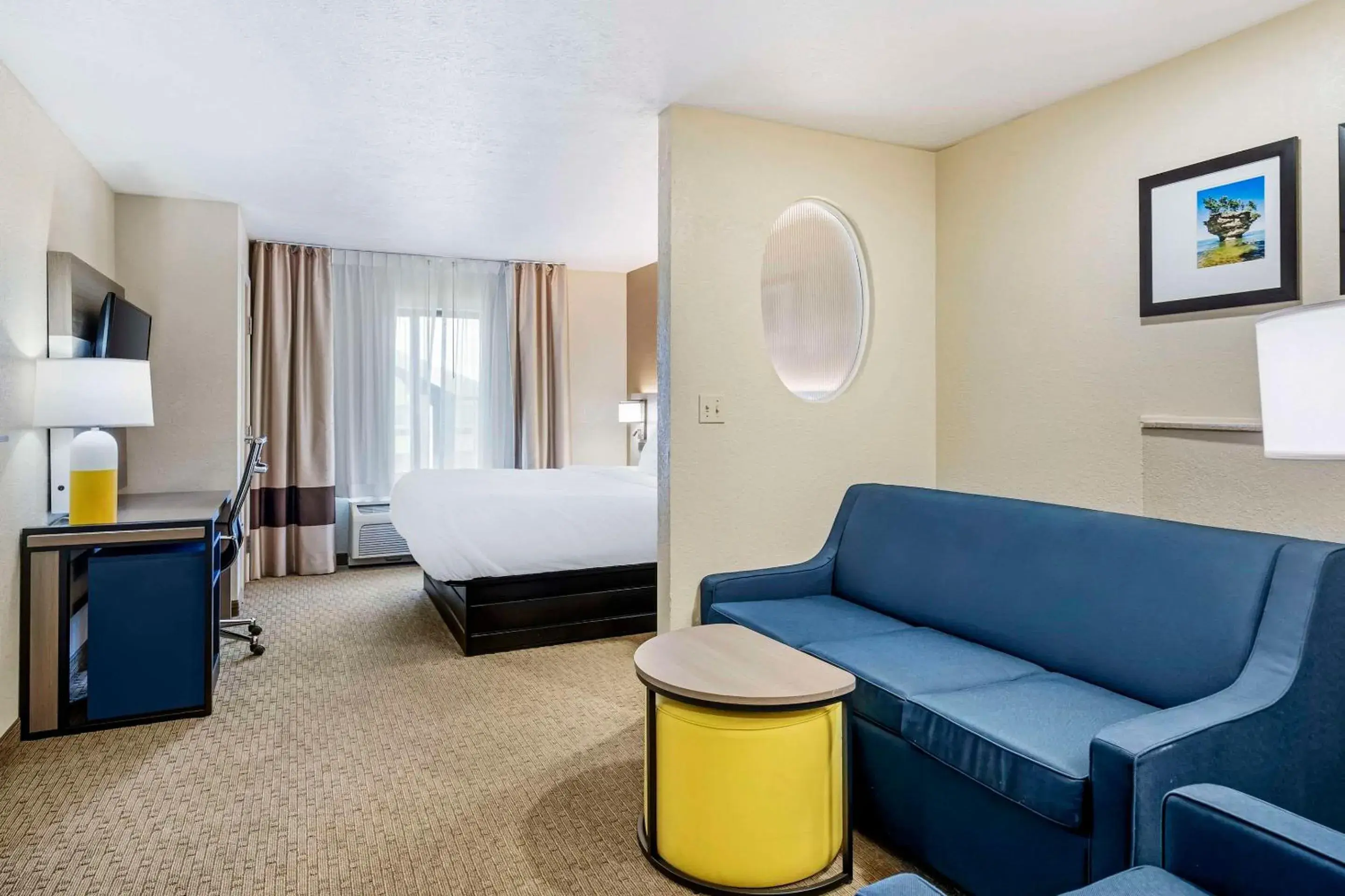 Bedroom, Bed in Comfort Suites Merrillville near US 30 Bedroom, Bed in Comfort Suites Merrillville near US 30