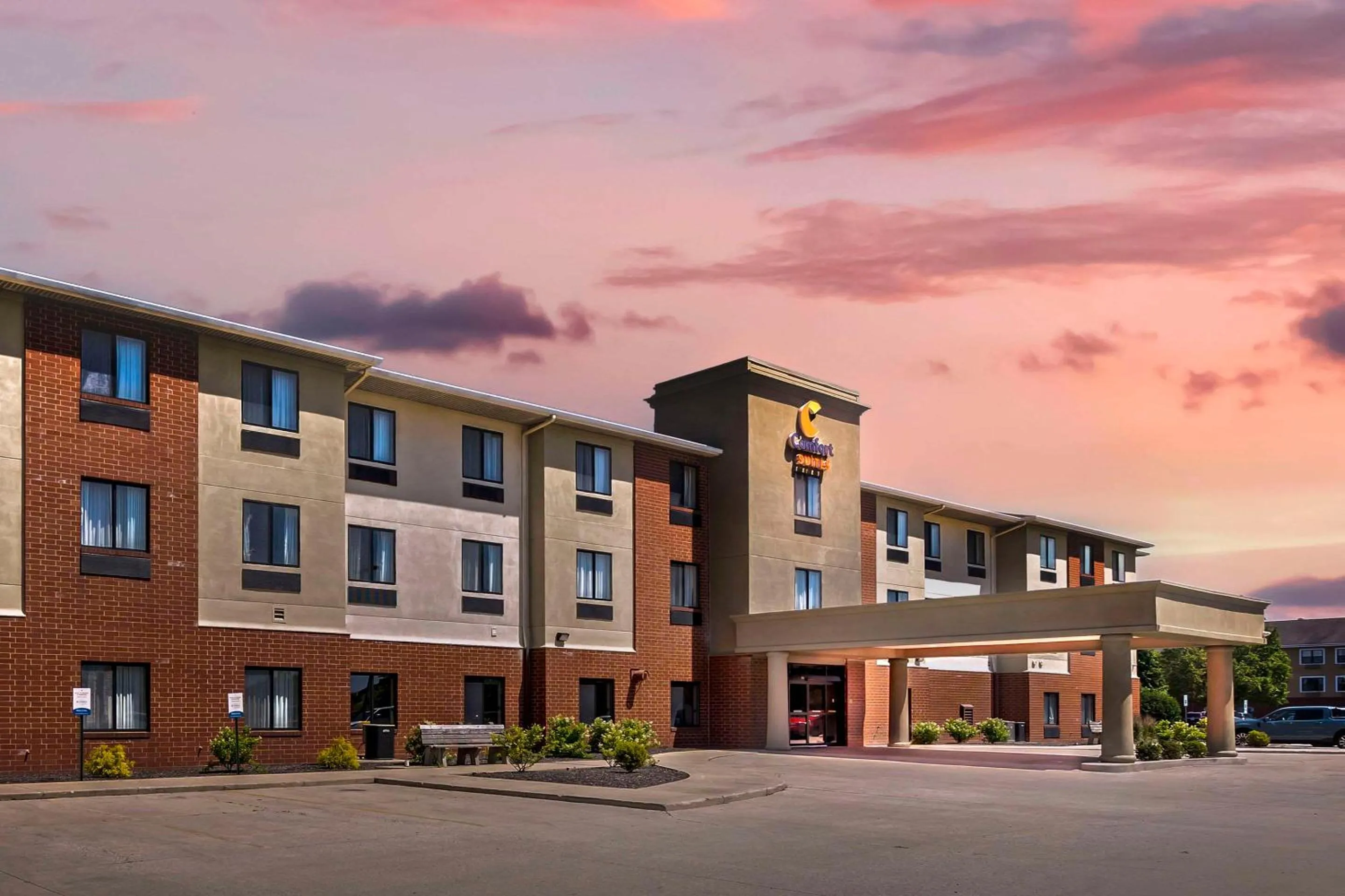 Property building in Comfort Suites Merrillville near US 30