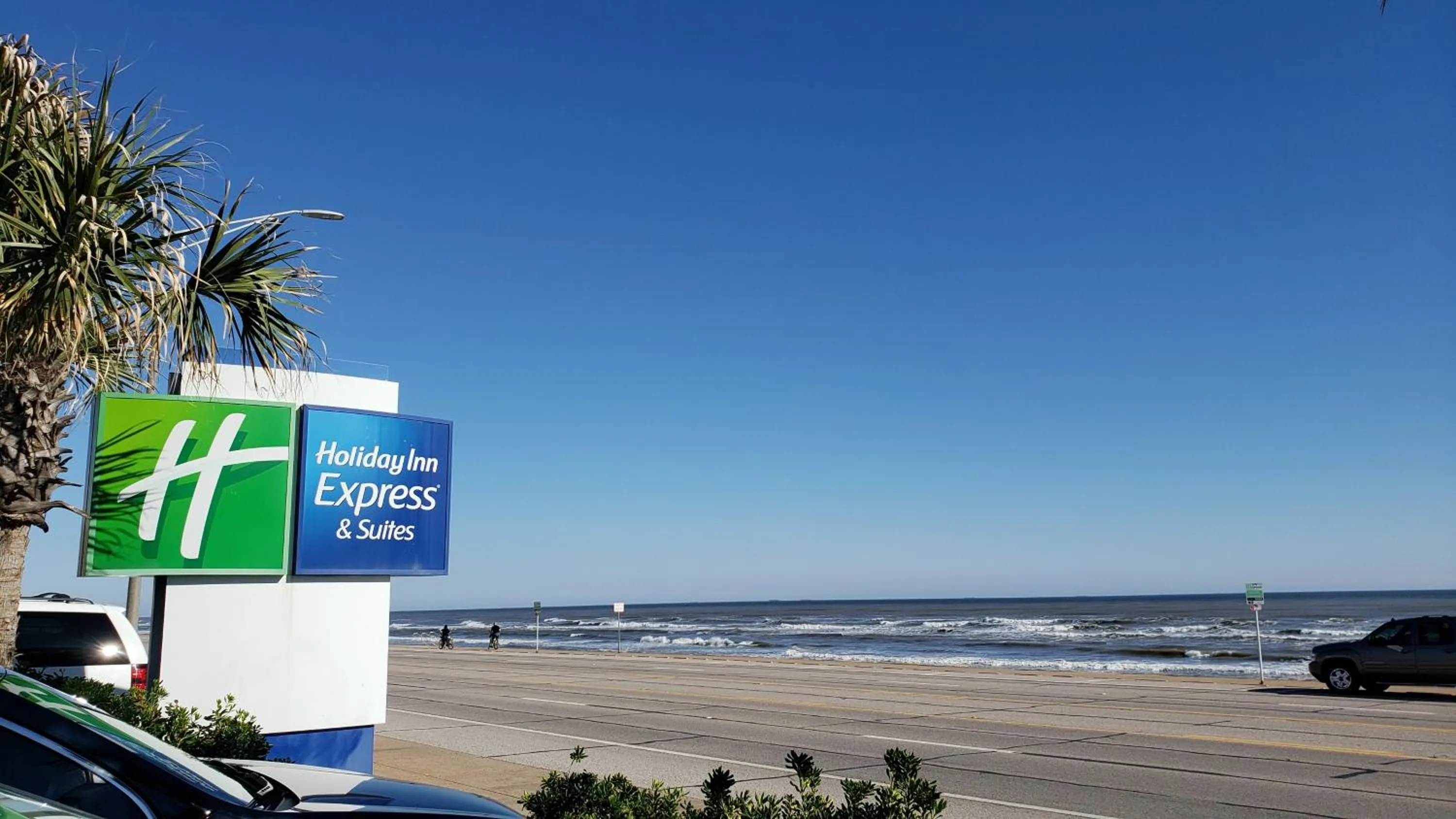 Property building in Holiday Inn Express & Suites Galveston West-Seawall