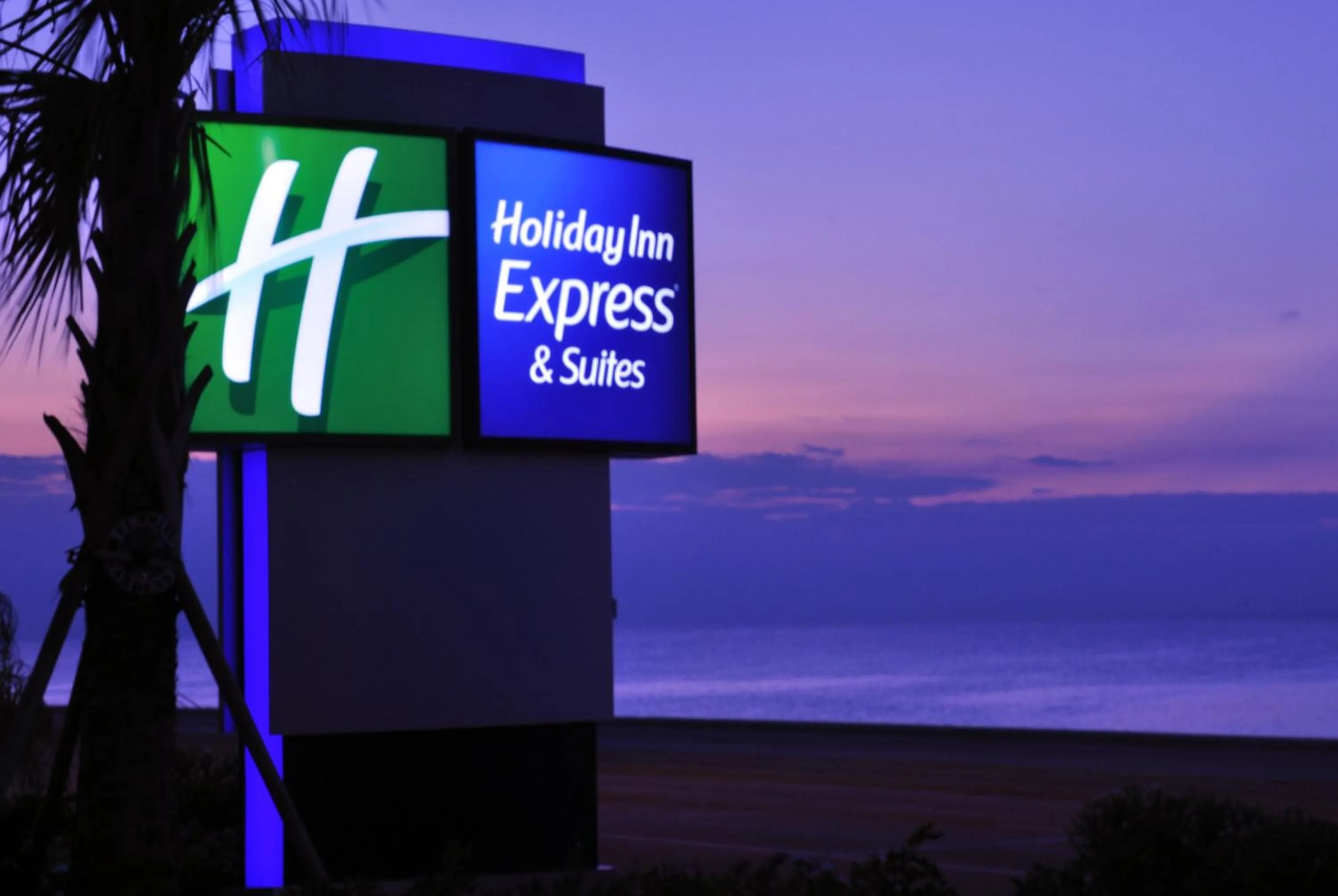 Property building in Holiday Inn Express & Suites Galveston West-Seawall