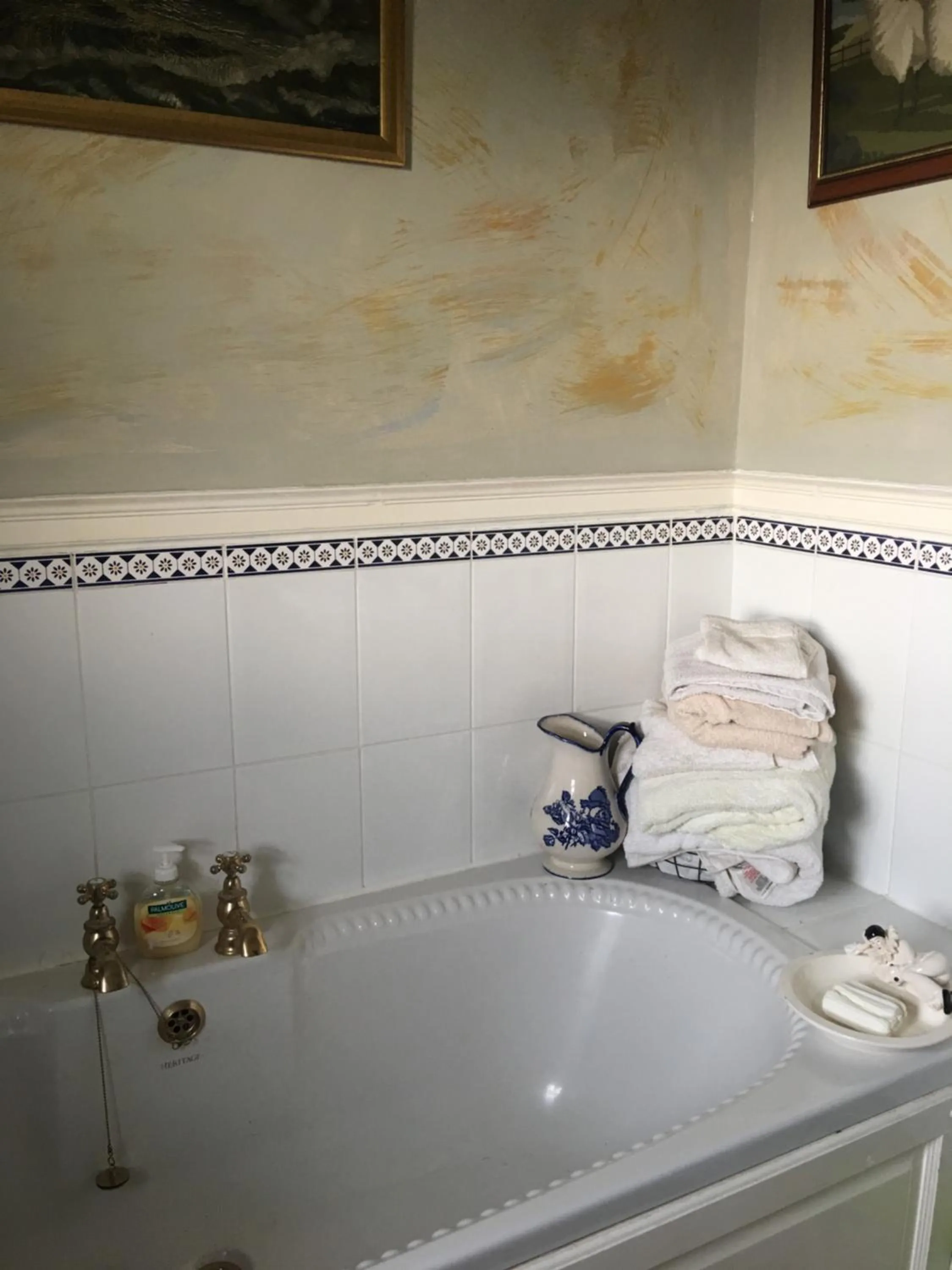 Shower in Wynberg House Bed & Breakfast Swansea