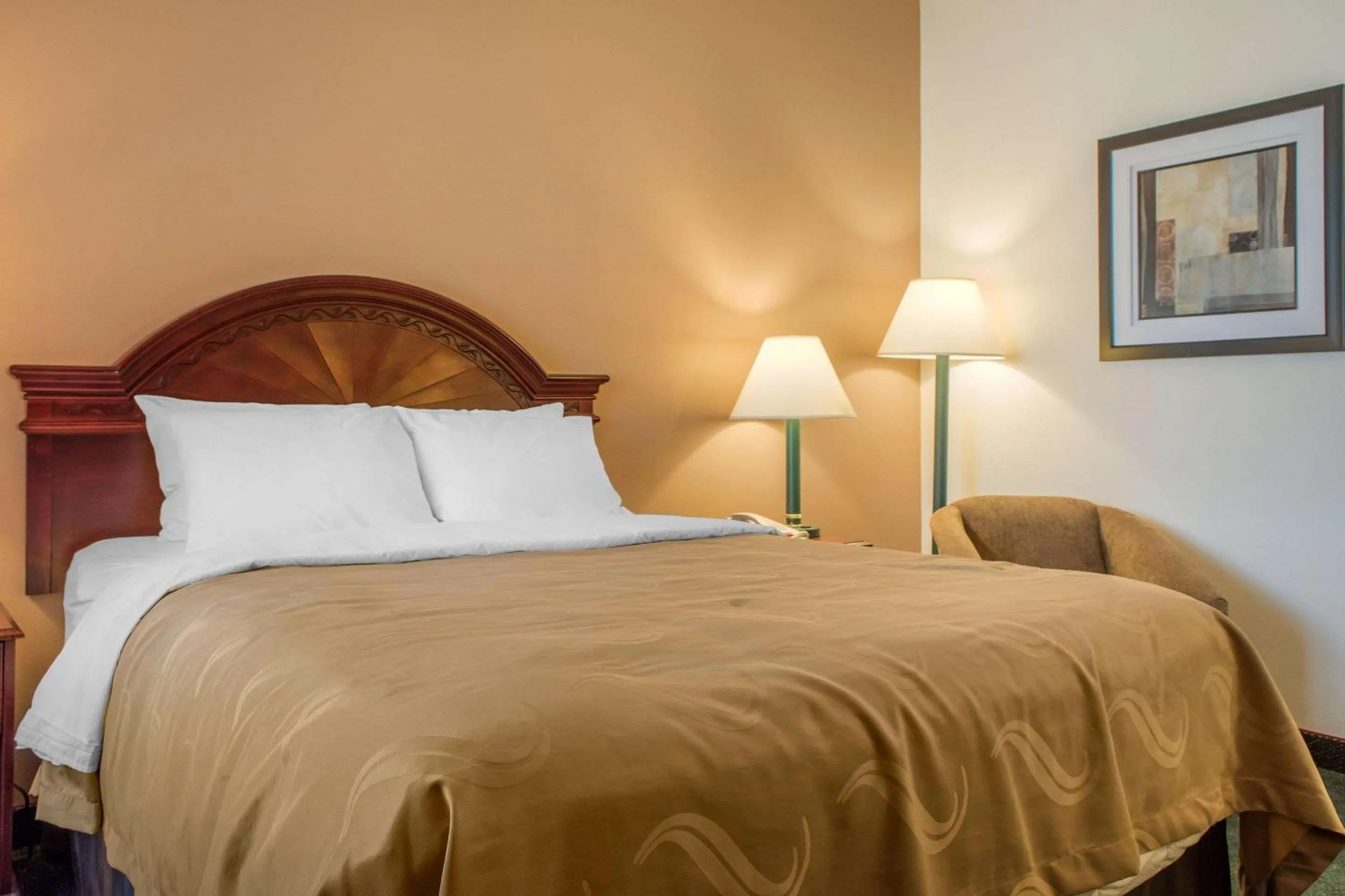 Photo of the whole room, Bed in Quality Inn Helena