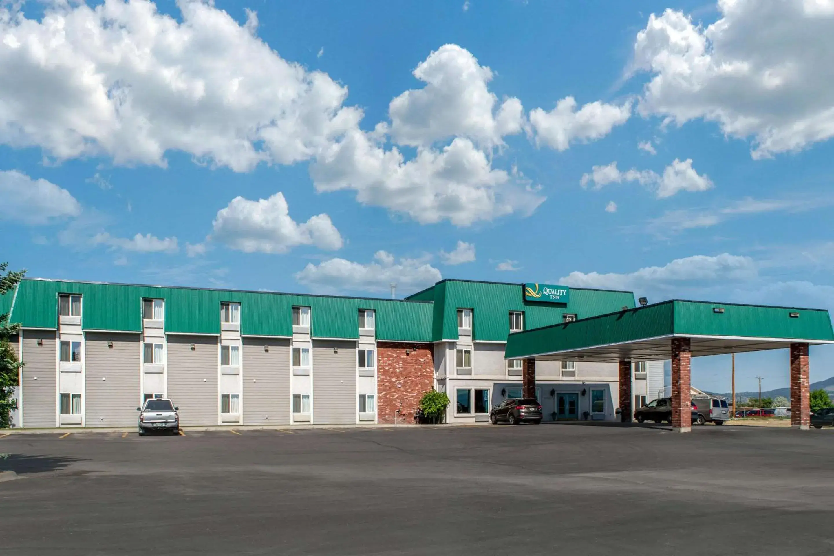 Property Building in Quality Inn Helena