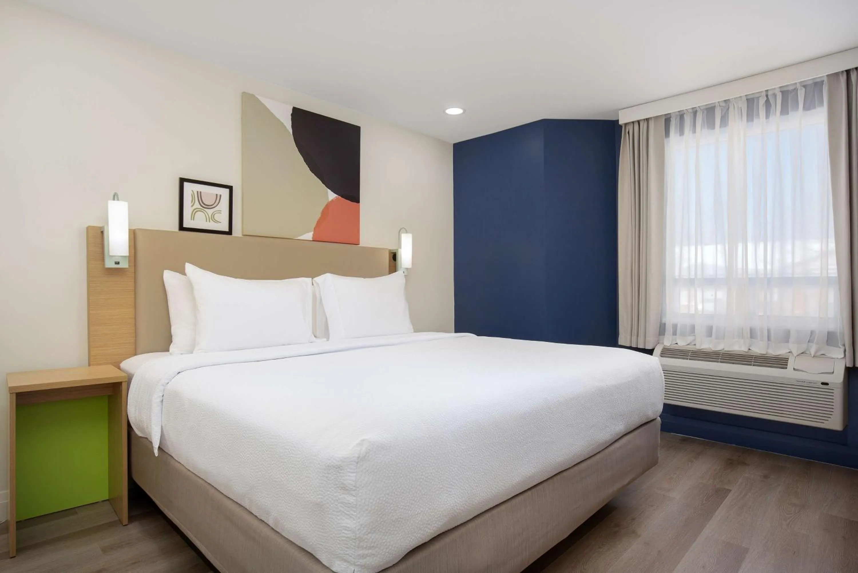 Bed in Brockville Inn and Suites